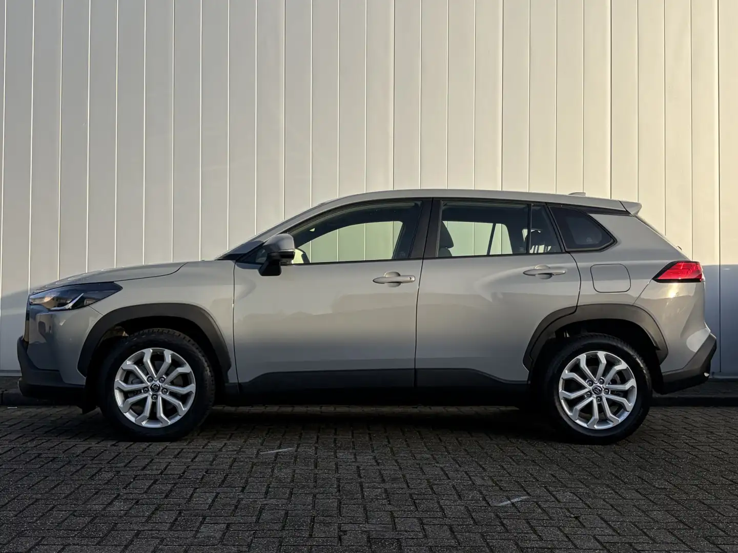 Toyota Corolla Cross 2.0 High Power Hybrid Active NL Auto 200PK Navi Ca Grau - 2