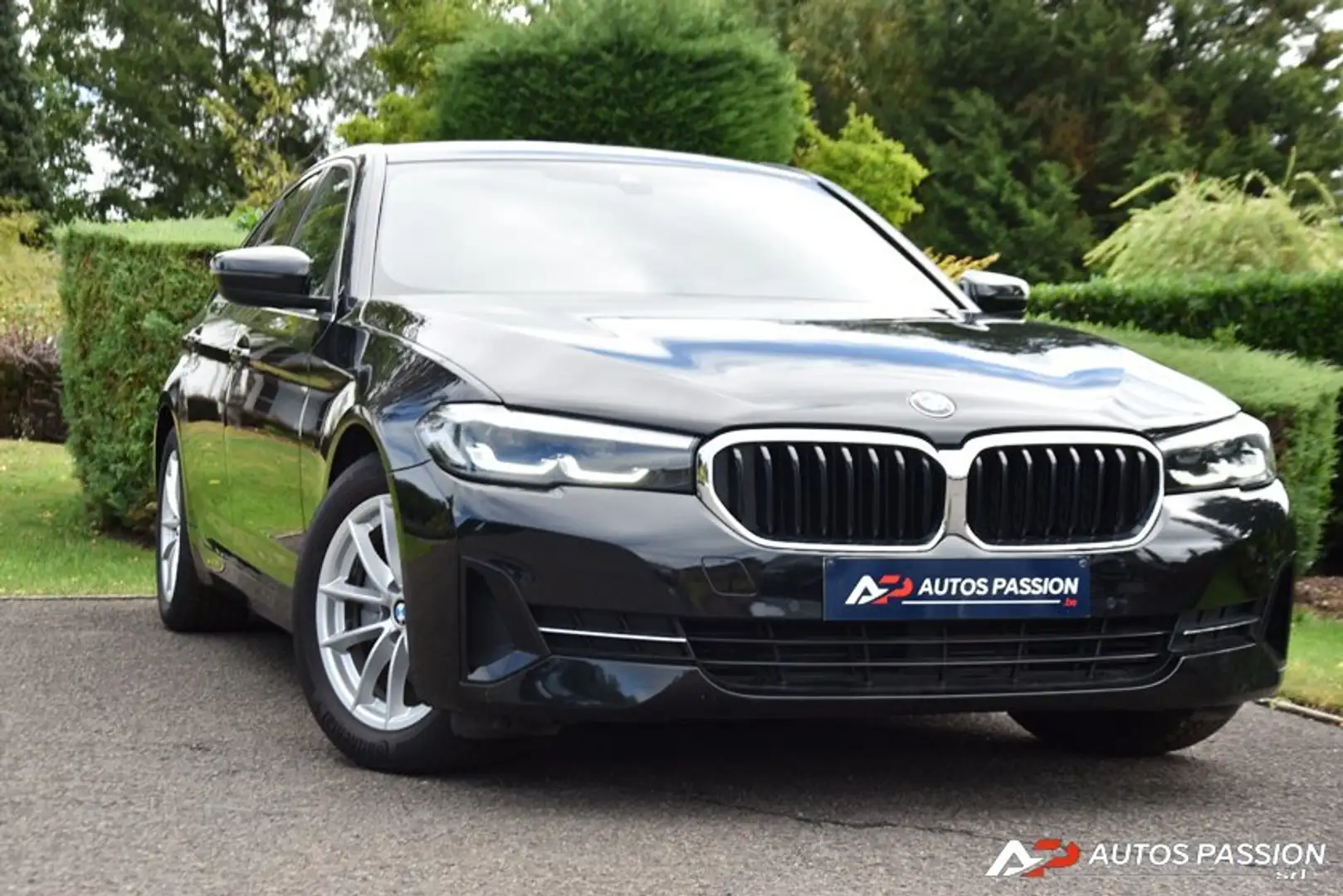 BMW 518 dA Business | Carplay | Caméra | Volant M Noir - 1