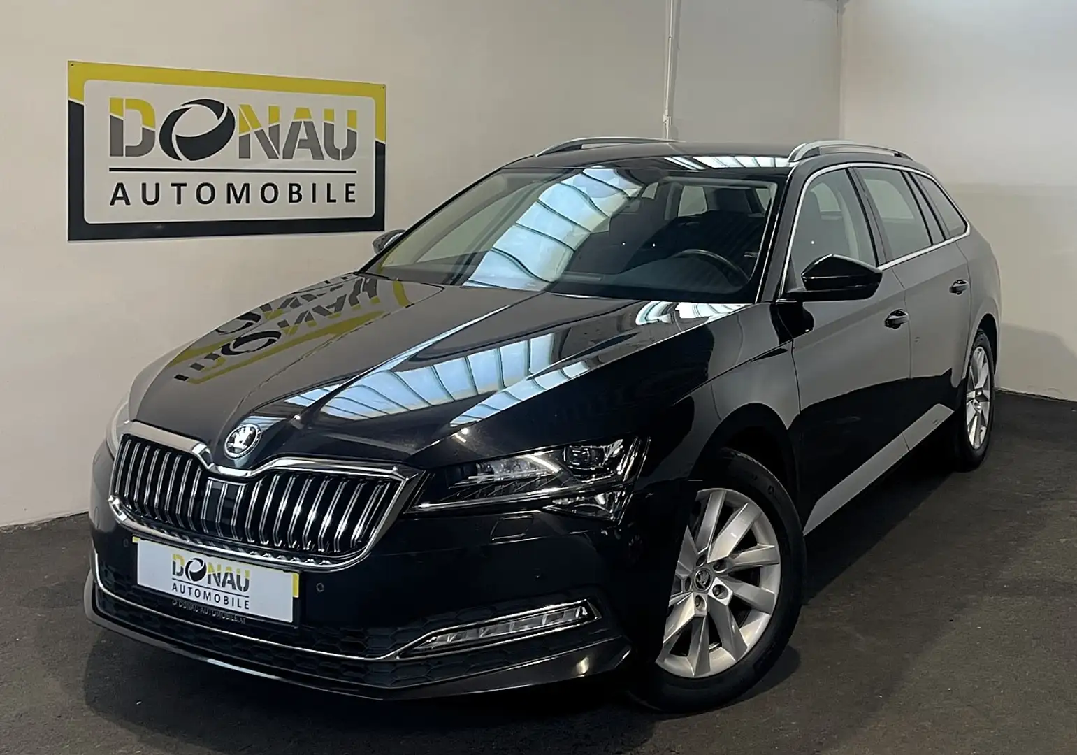 Skoda Superb Kombi 2,0 TDI Style * Standheizung * Memory * Schwarz - 1