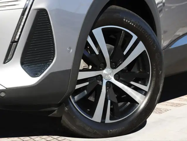 Peugeot 3008 view 5