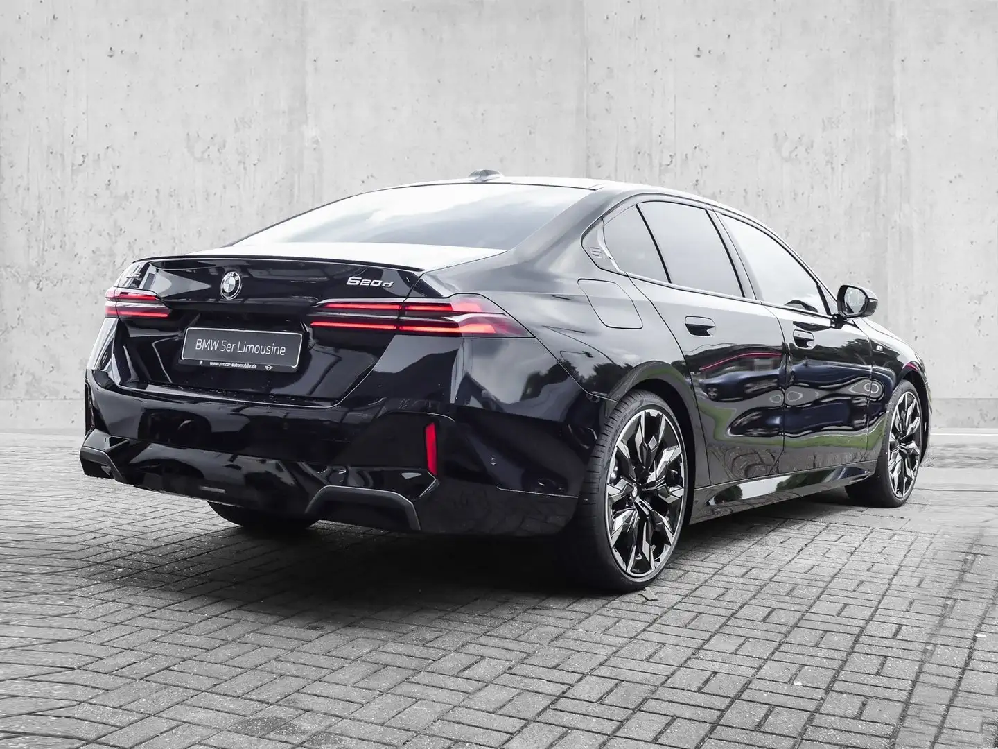 BMW 520 d xDrive Limousine * M-Sportpaket * Panorama Glasd Noir - 2