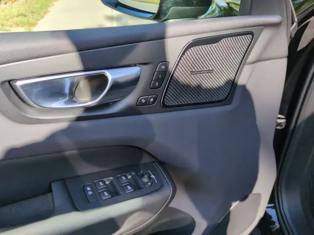 Volvo XC60 view 12