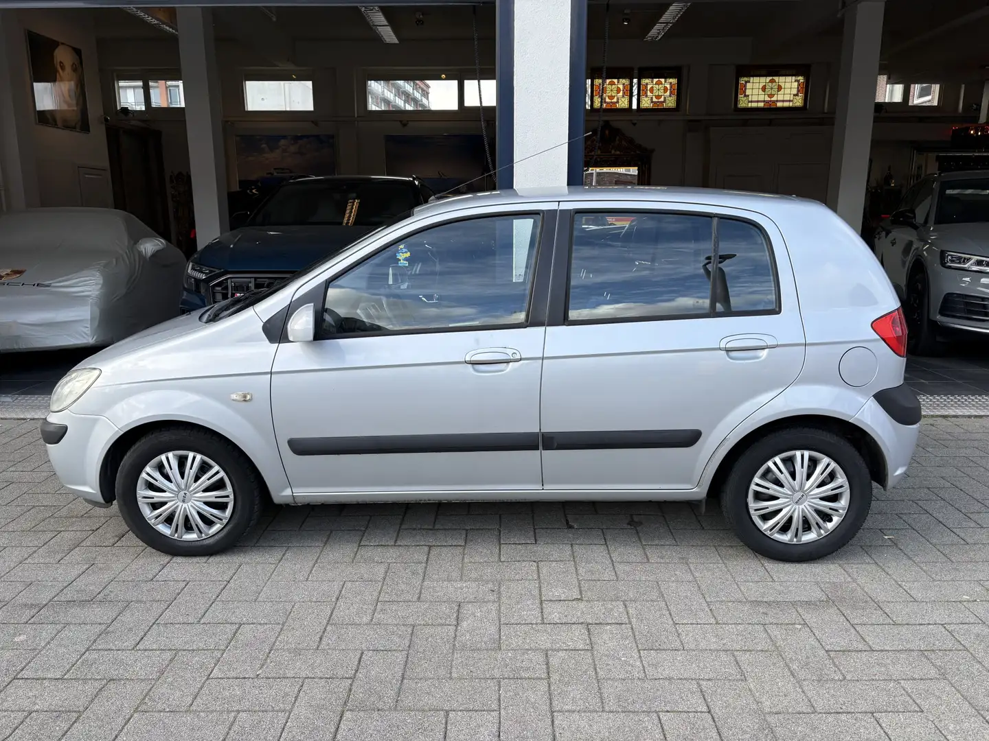 Hyundai Getz 1.4i Active Cool 5 DRS/APK 11-2026/AIRCO Gris - 2