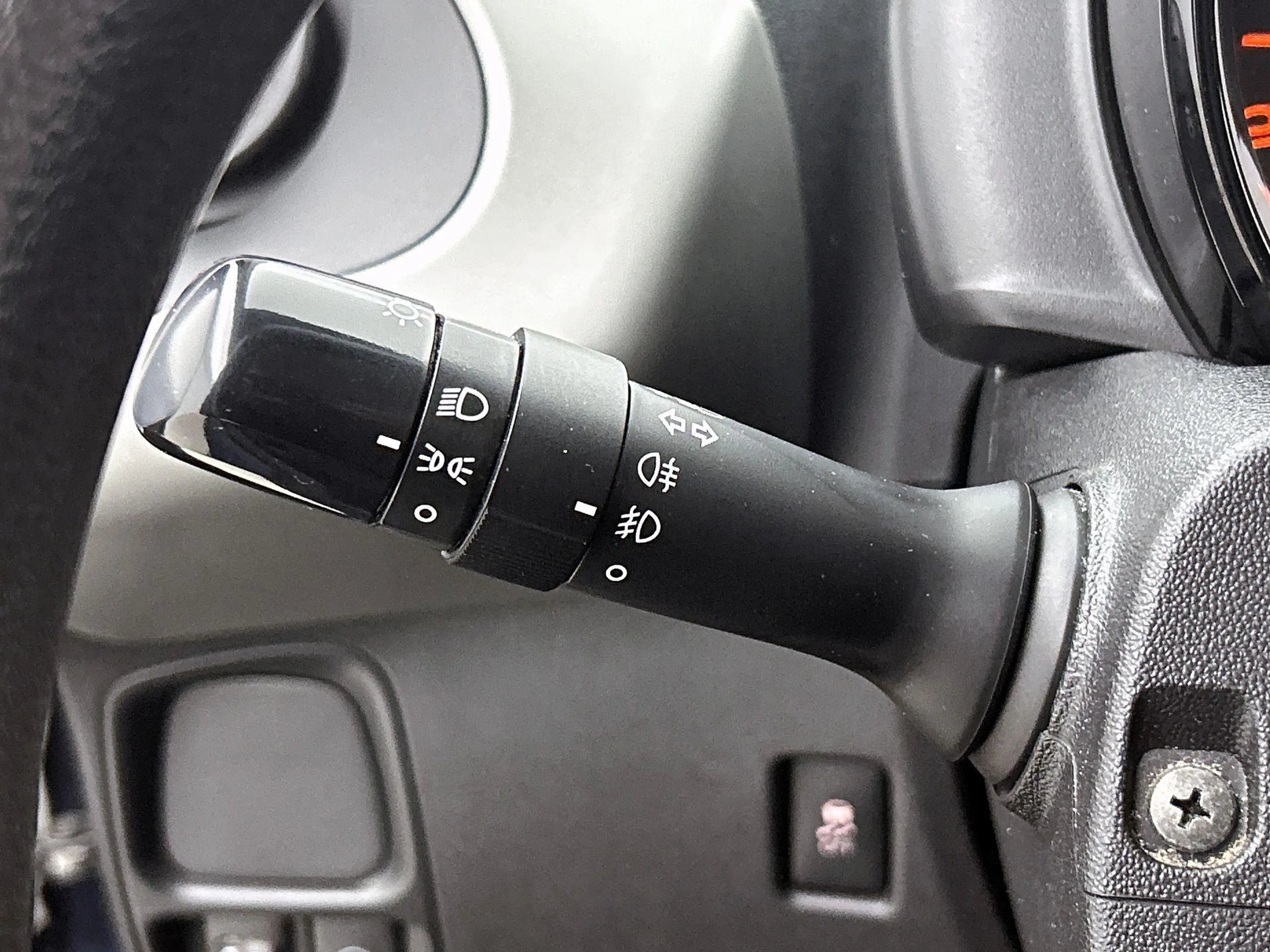 Peugeot 108 1.0 e-VTi Blue Lion — photo 7