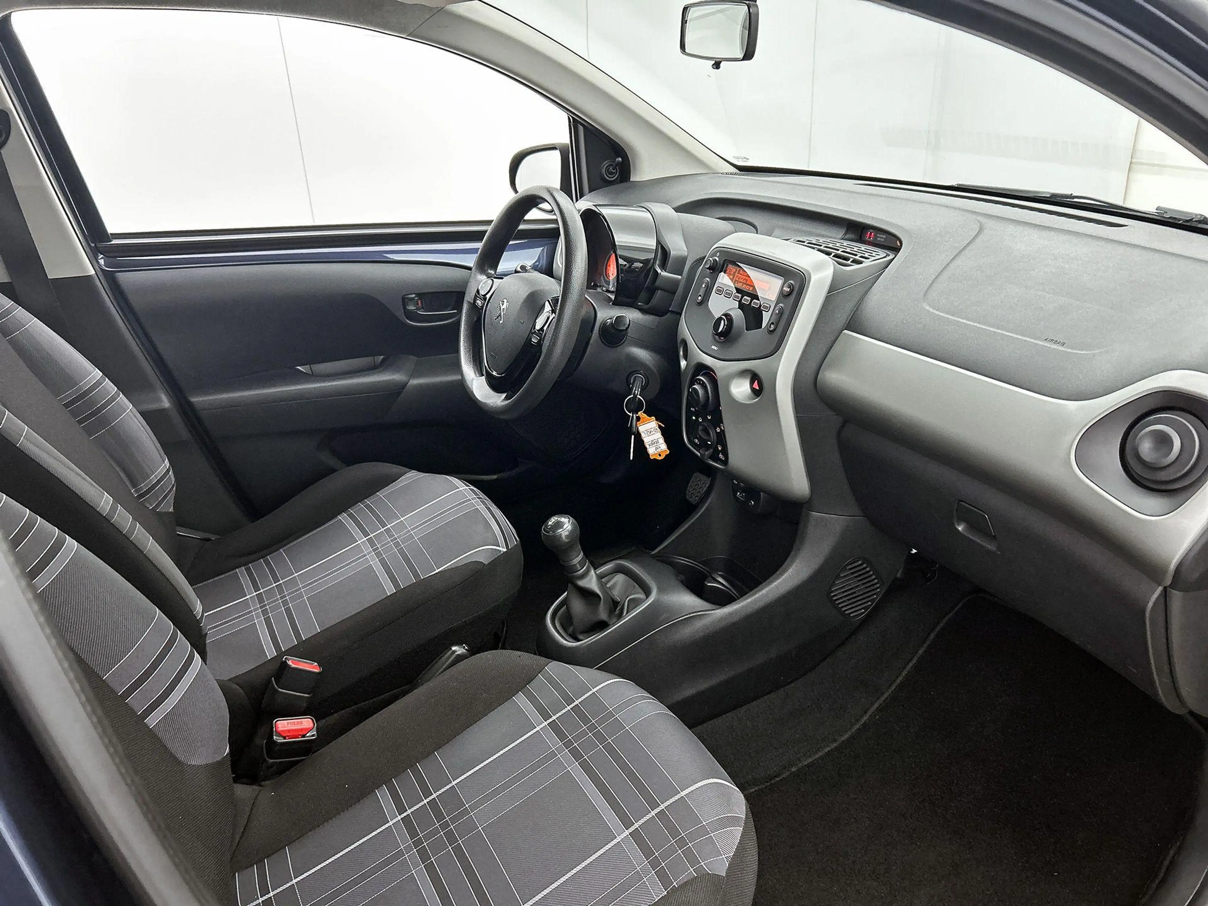 Peugeot 108 1.0 e-VTi Blue Lion — photo 10