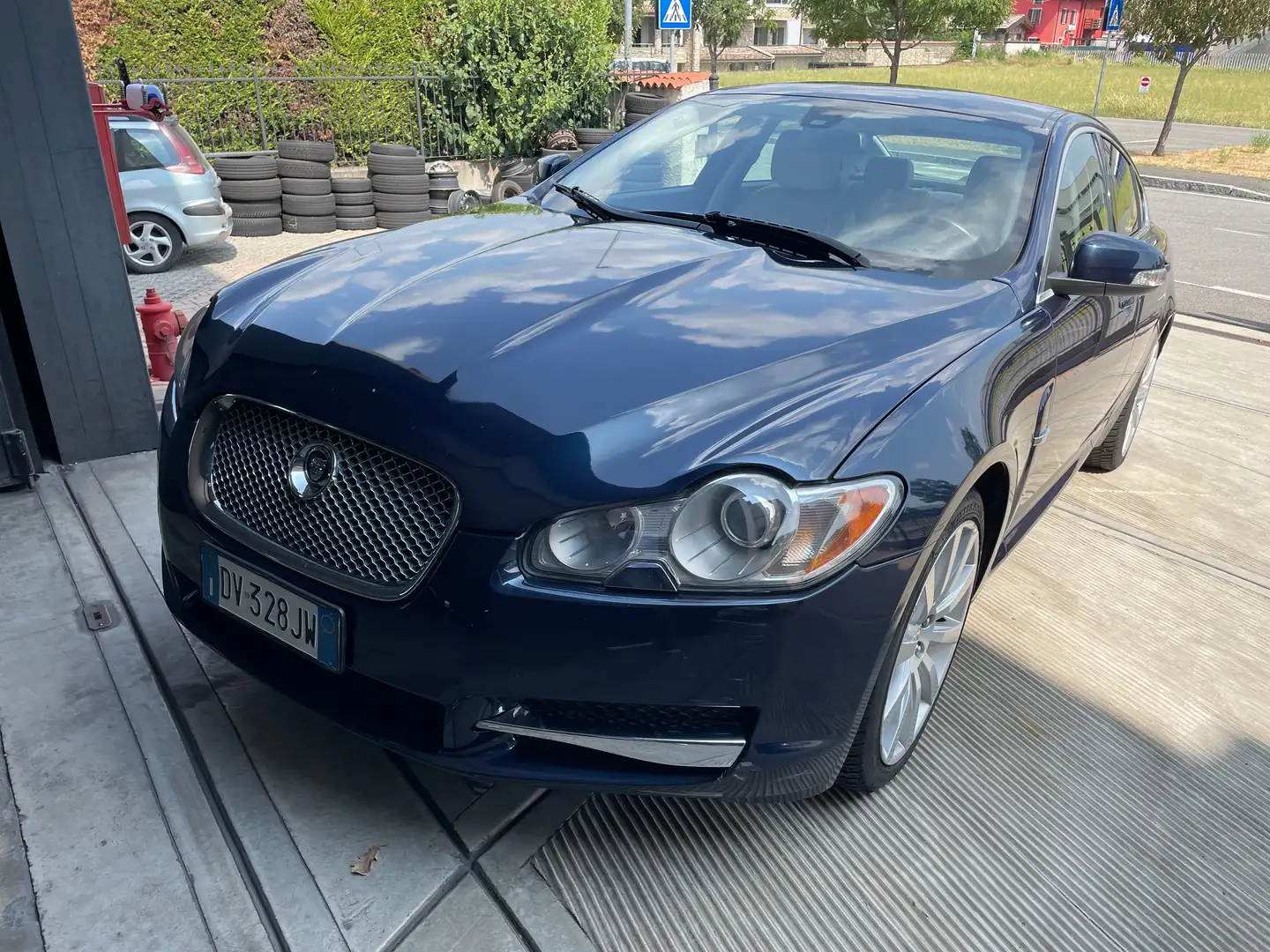 Jaguar XF XF 2.7d Premium Luxury auto Blu/Azzurro - 2