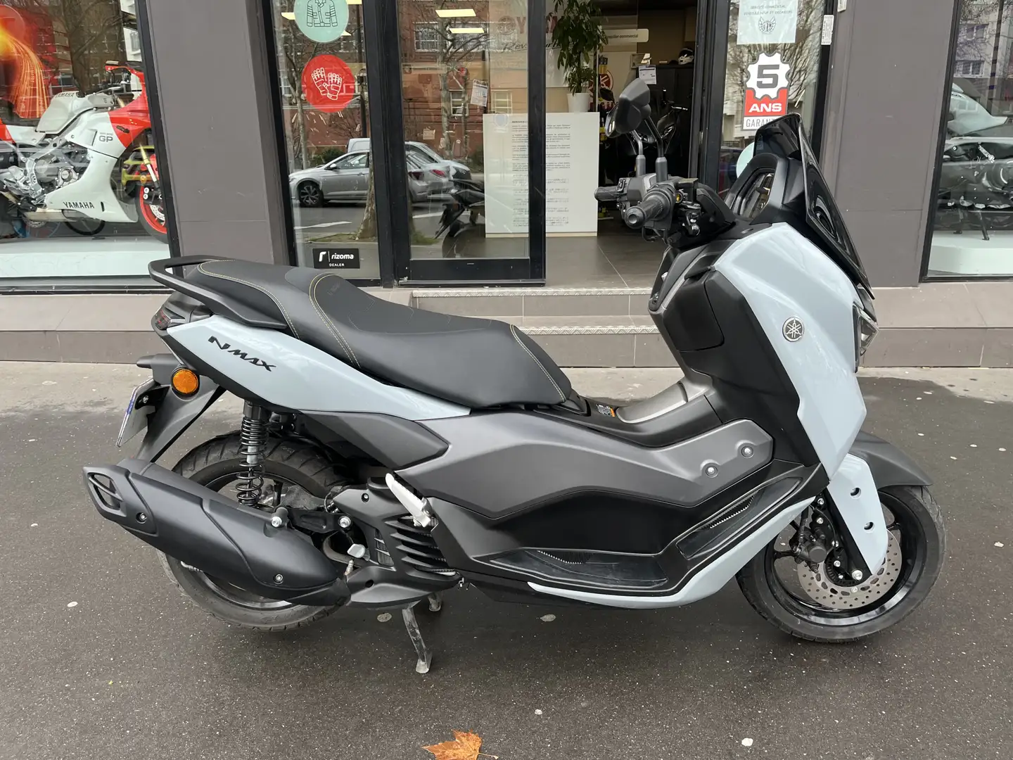 Yamaha NMAX Gris - 2