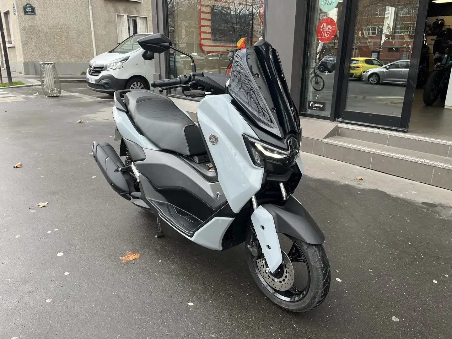 Yamaha NMAX Gris - 1