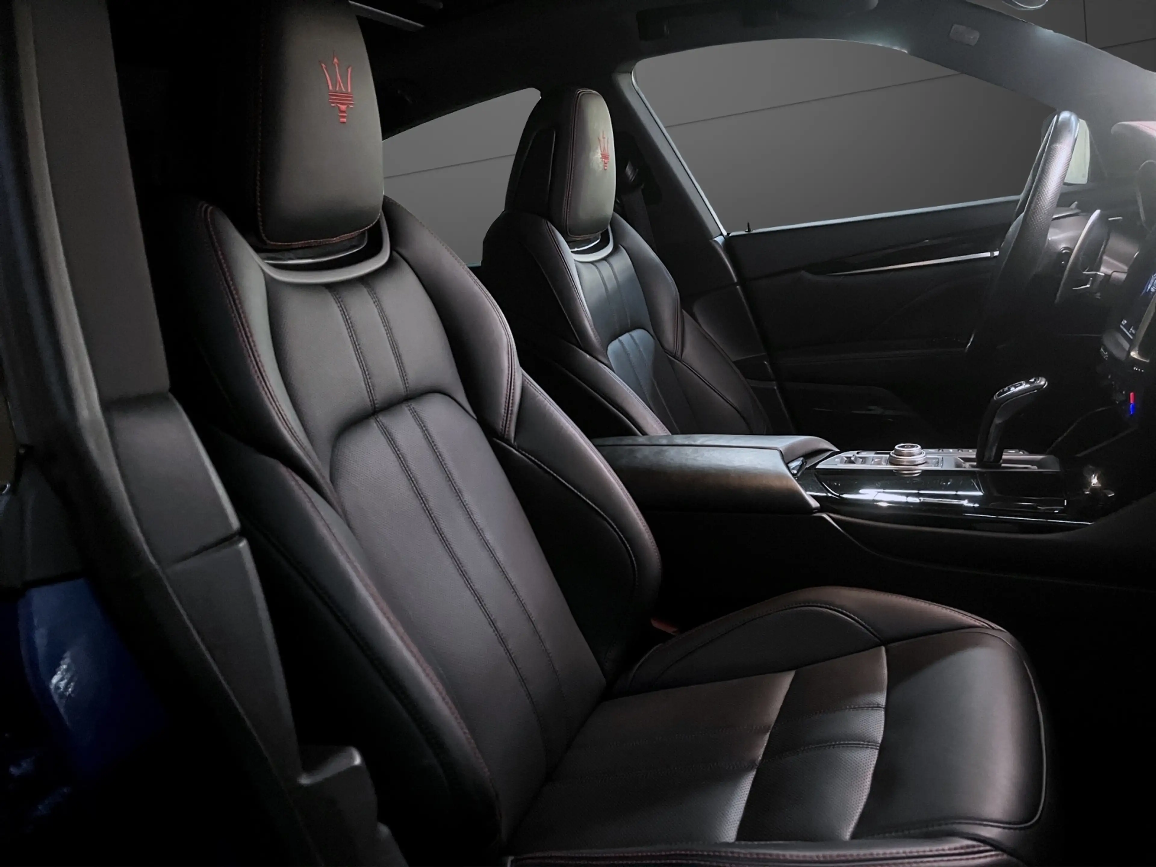 Maserati Levante Diesel GranSport — photo 15