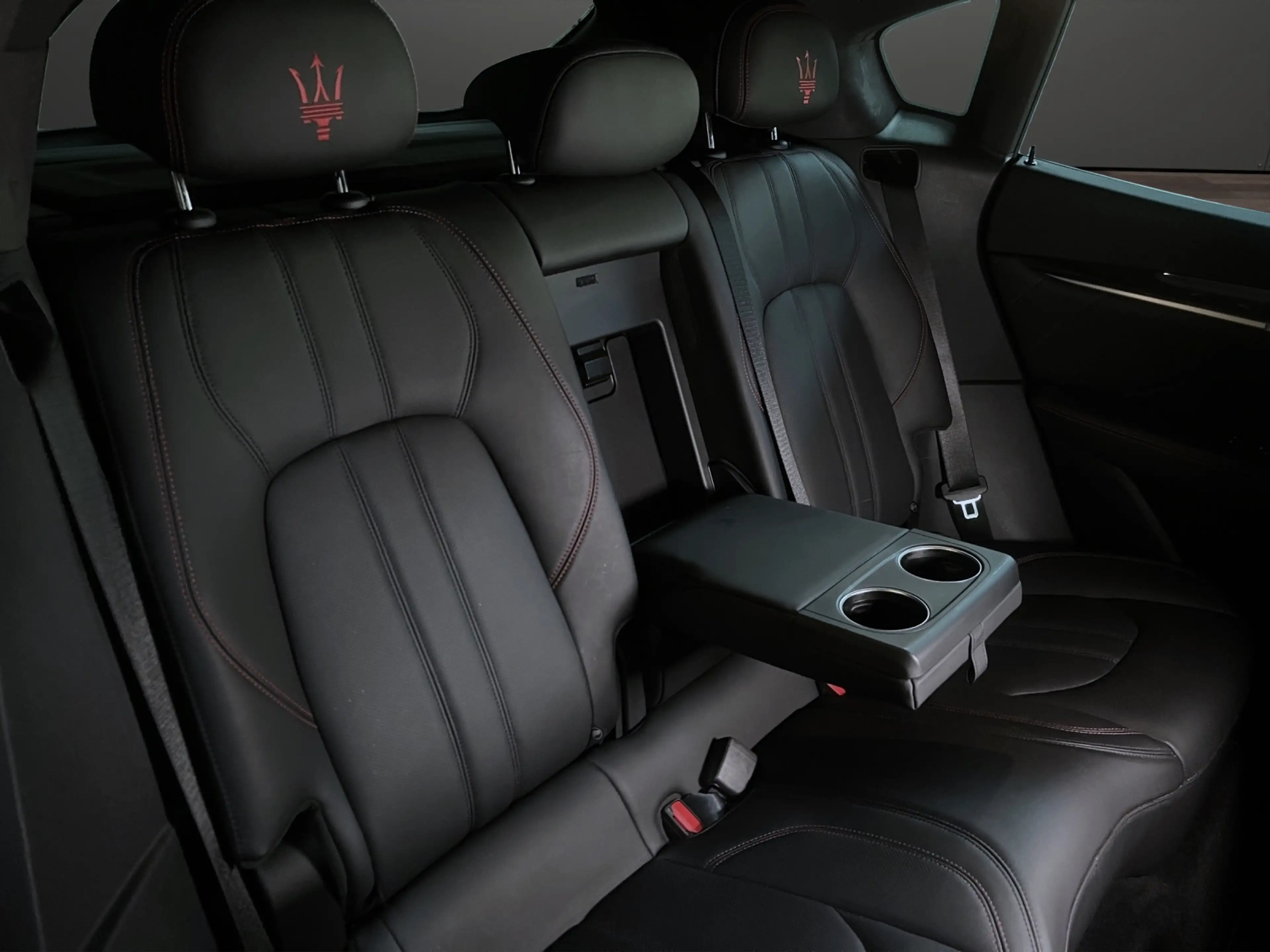 Maserati Levante Diesel GranSport — photo 10