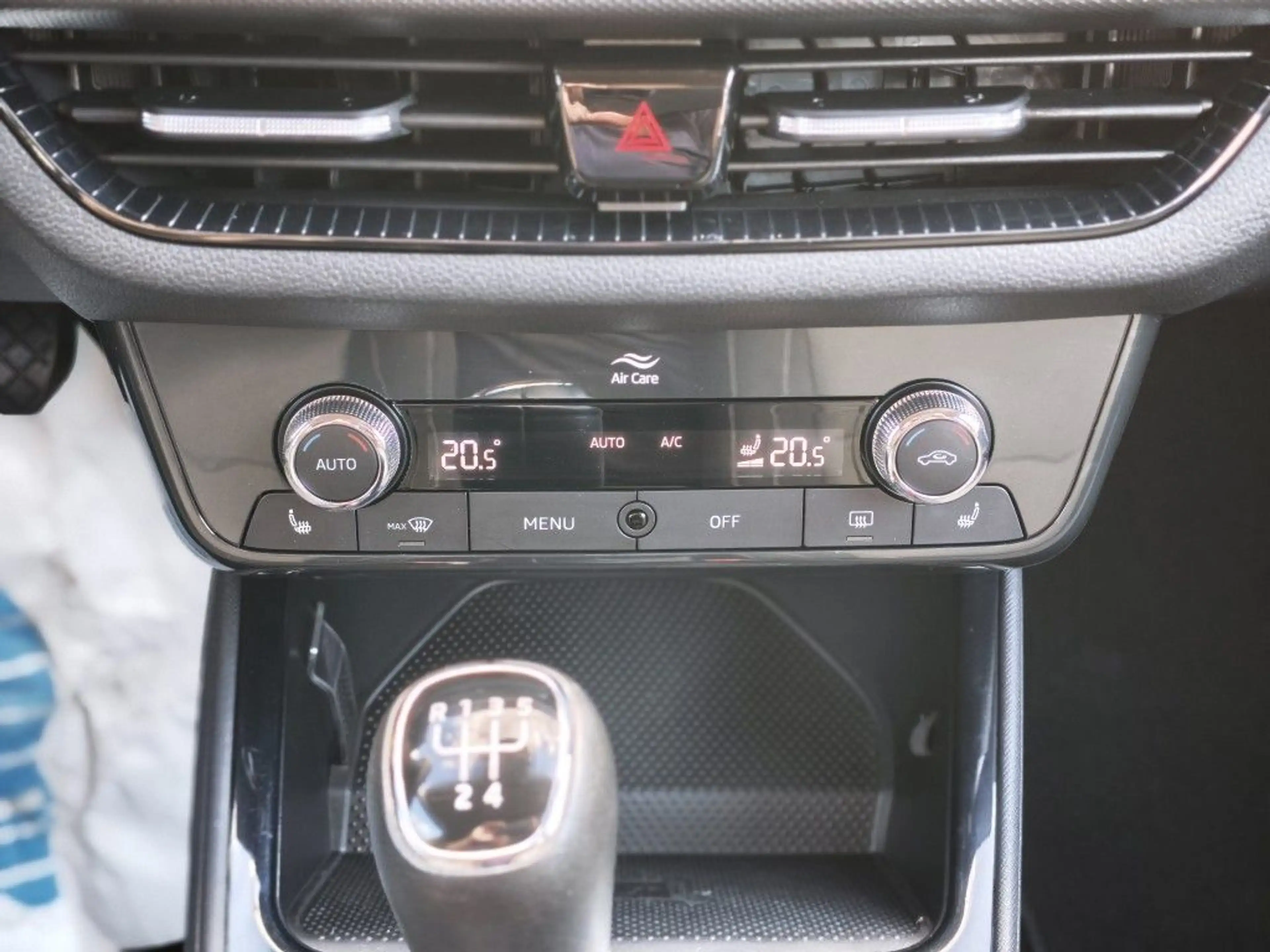 Skoda Fabia 1.0 TSI Ambition*Navi,Klimatr,Sitzhzg,APP,PDC,LED* — photo 12