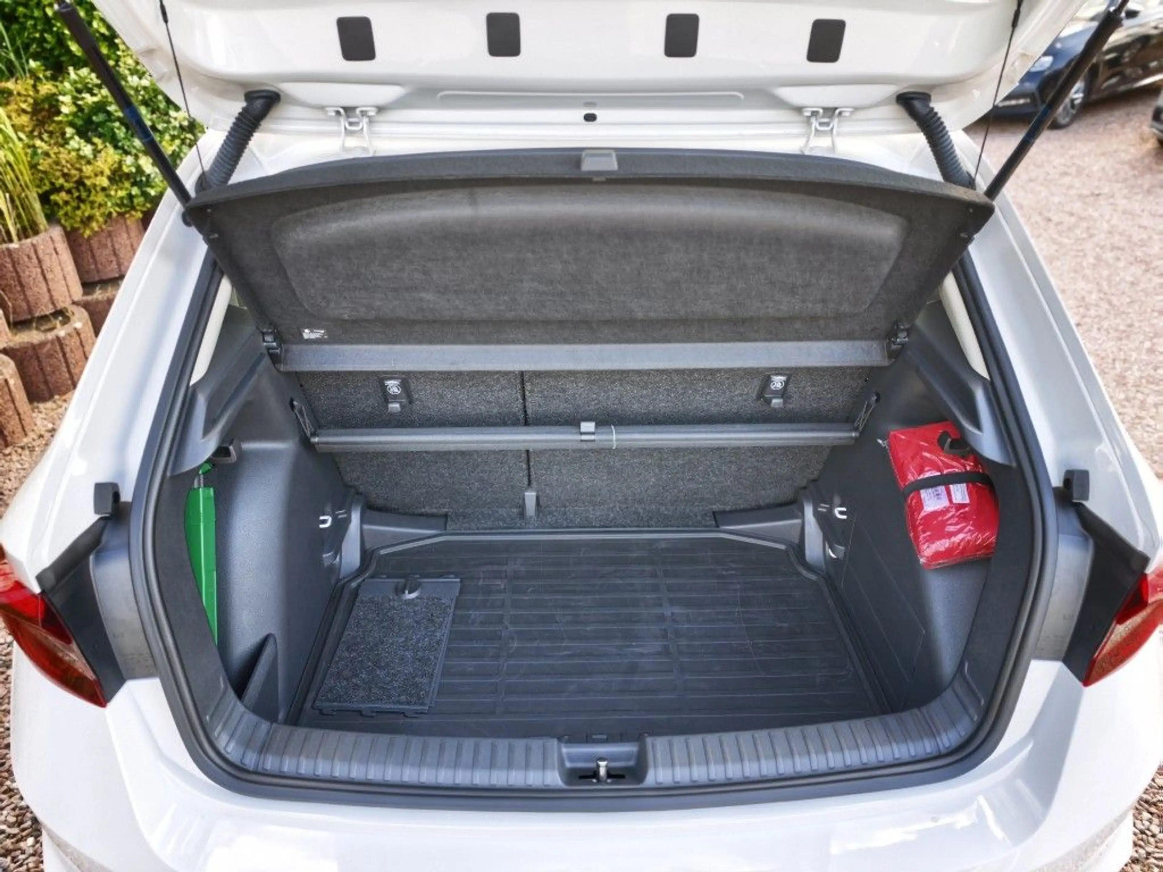 Skoda Fabia 1.0 TSI Ambition*Navi,Klimatr,Sitzhzg,APP,PDC,LED* — photo 13