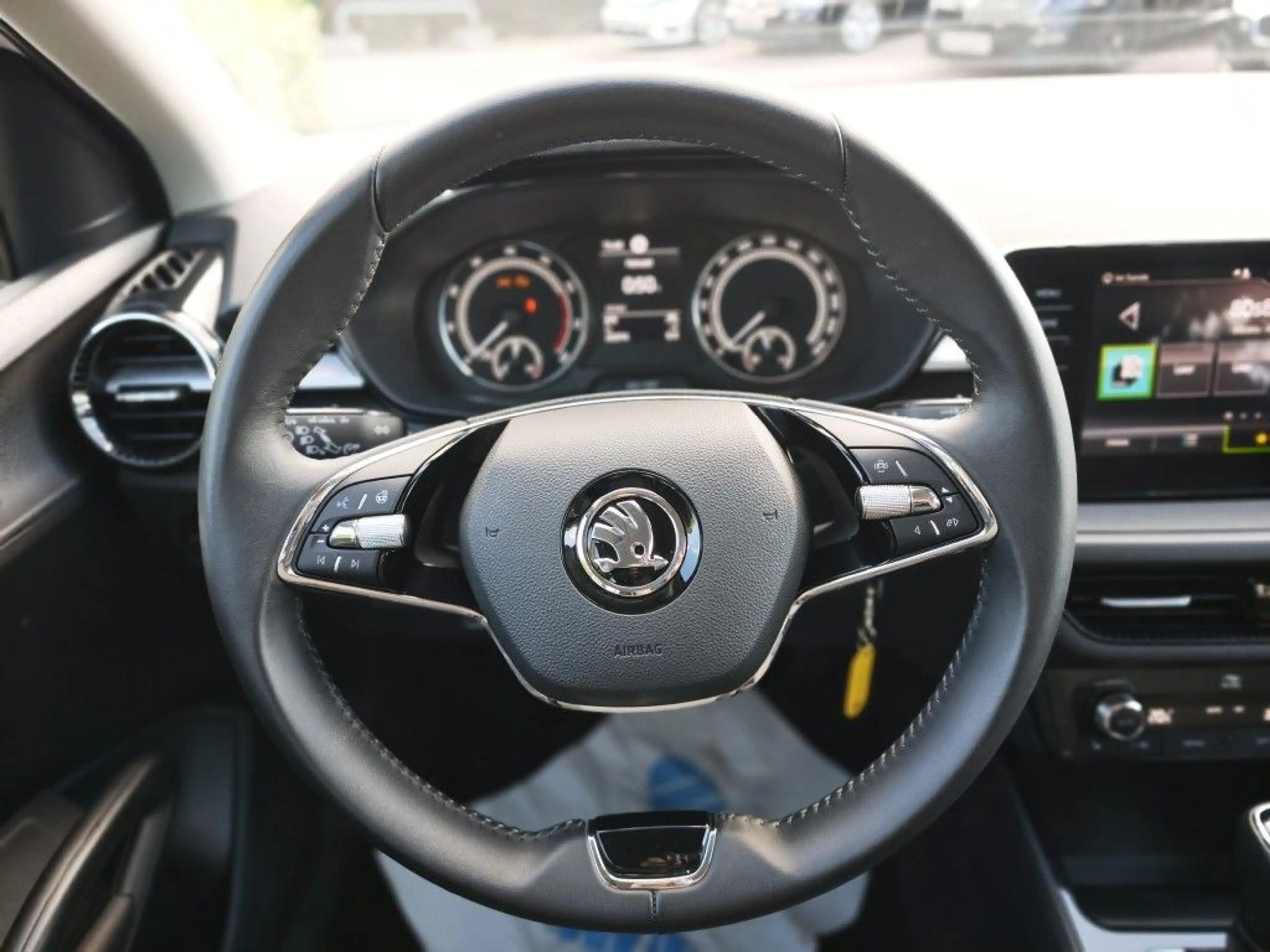 Skoda Fabia 1.0 TSI Ambition*Navi,Klimatr,Sitzhzg,APP,PDC,LED* — photo 9