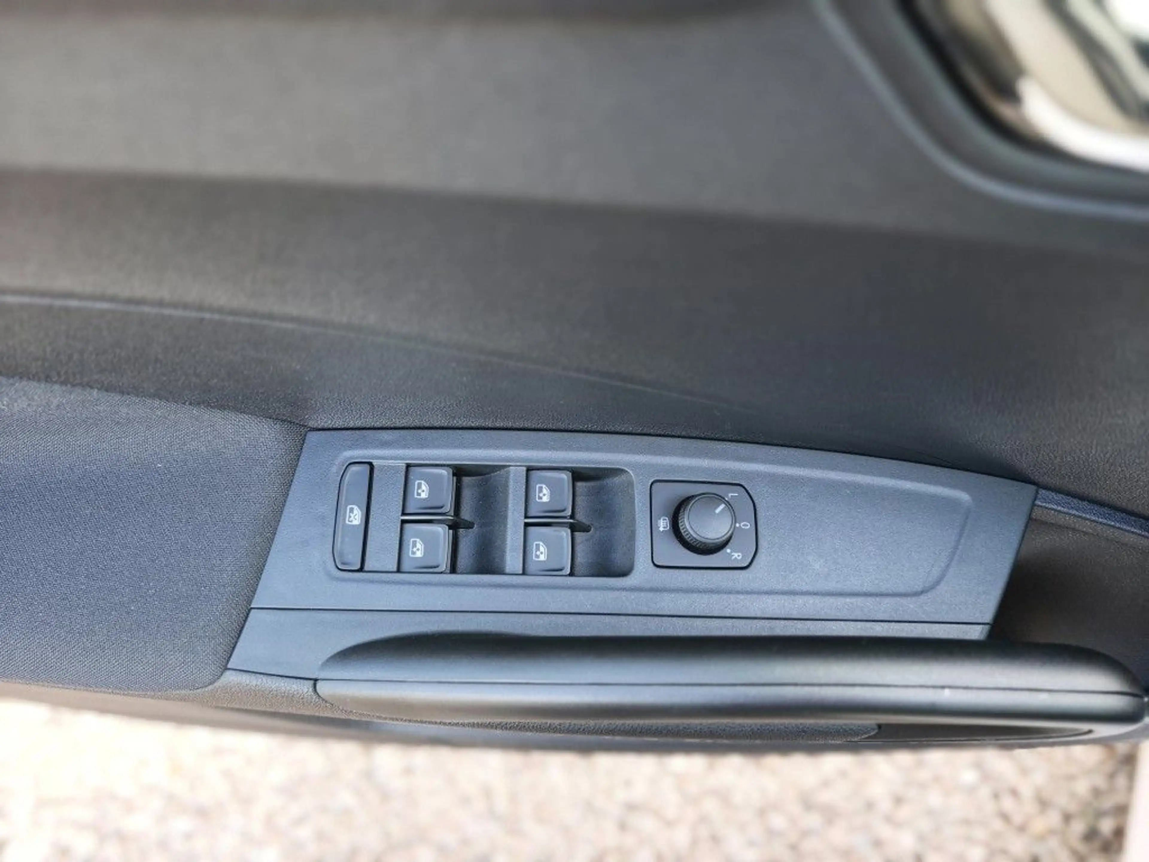 Skoda Fabia 1.0 TSI Ambition*Navi,Klimatr,Sitzhzg,APP,PDC,LED* — photo 14