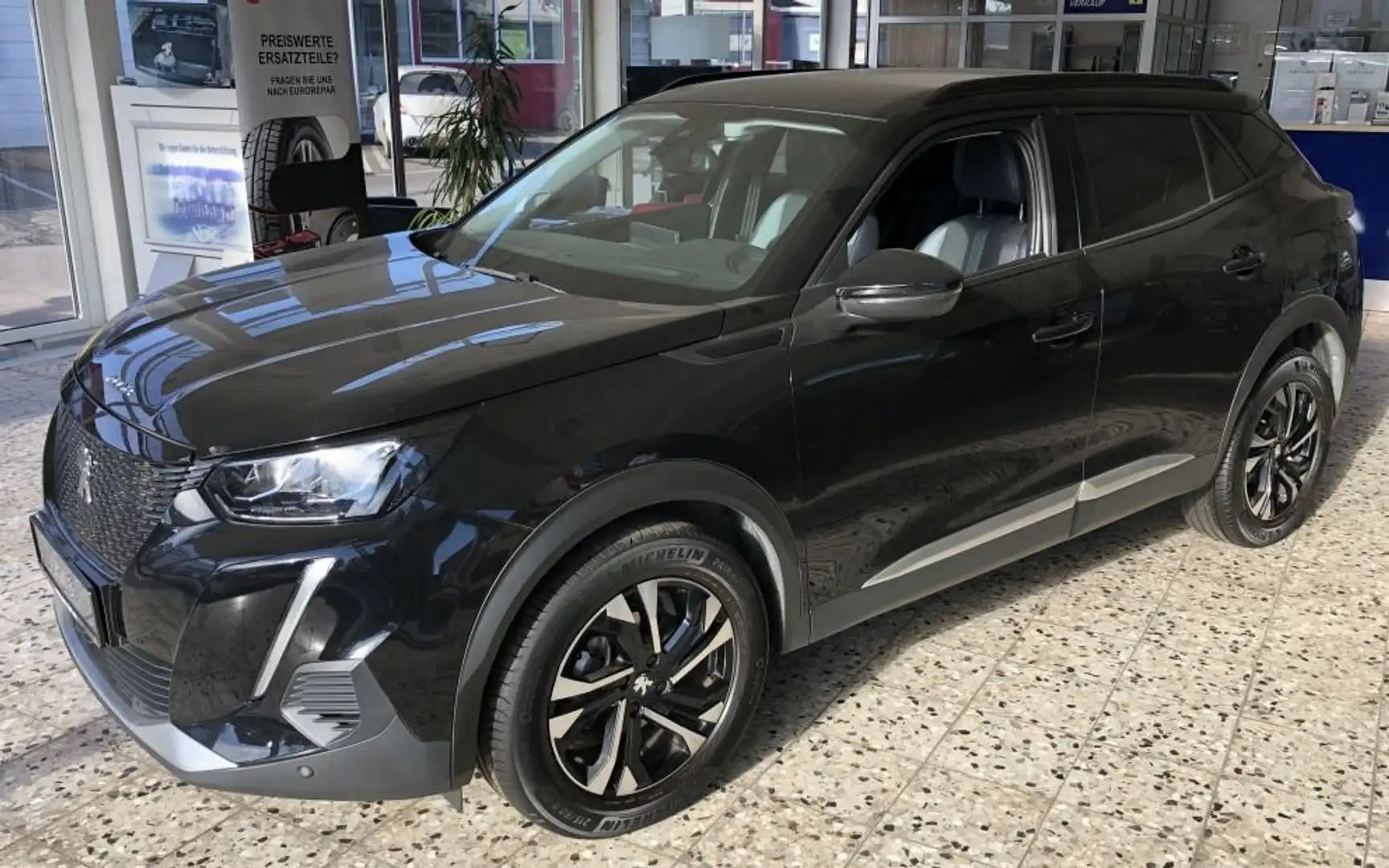 Peugeot 2008 ALLURE PureTech 100 Stop&Start Schwarz - 1