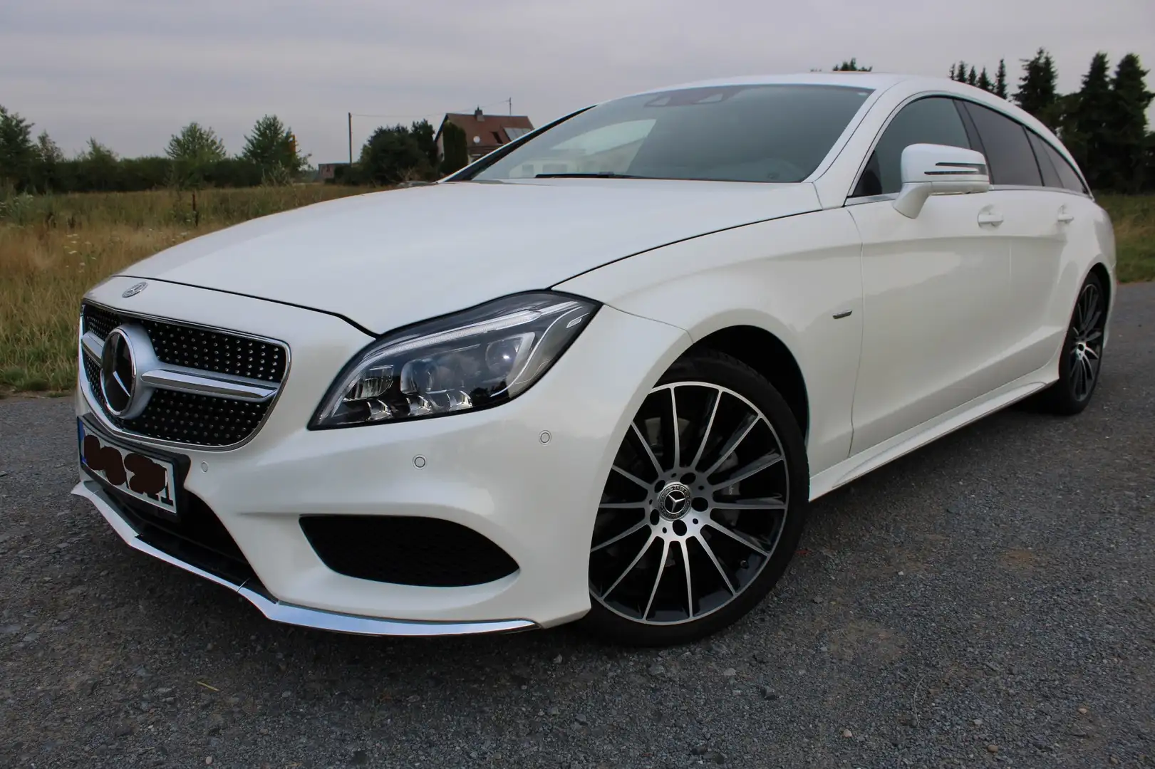 Mercedes-Benz CLS 350 Shooting Brake 9G-TRONIC AMG Styling Final Edition Weiß - 2