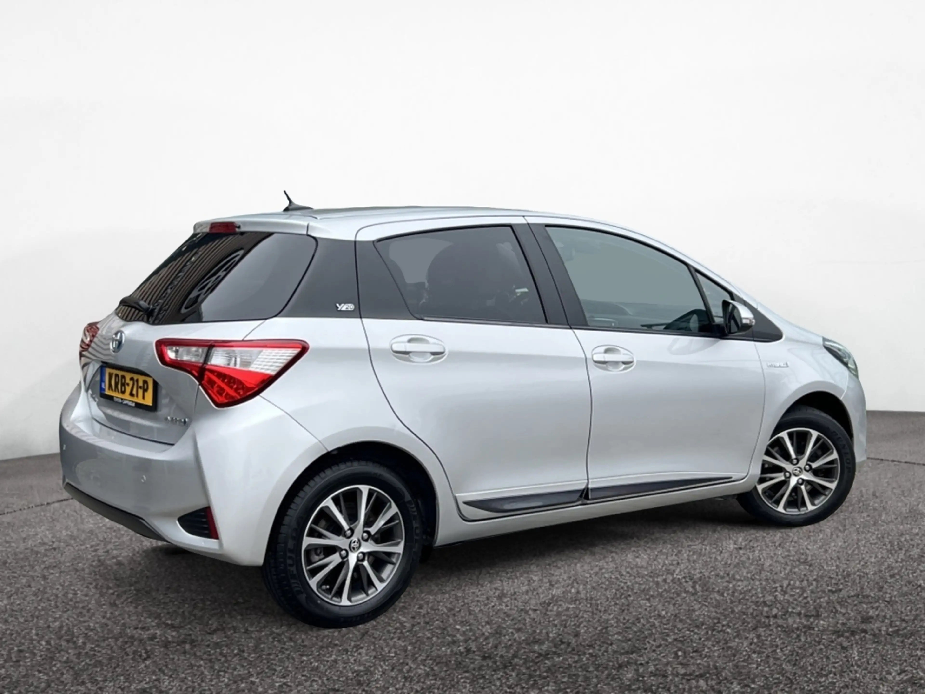 Toyota Yaris 1.5 Hyb. Dynamic — photo 2