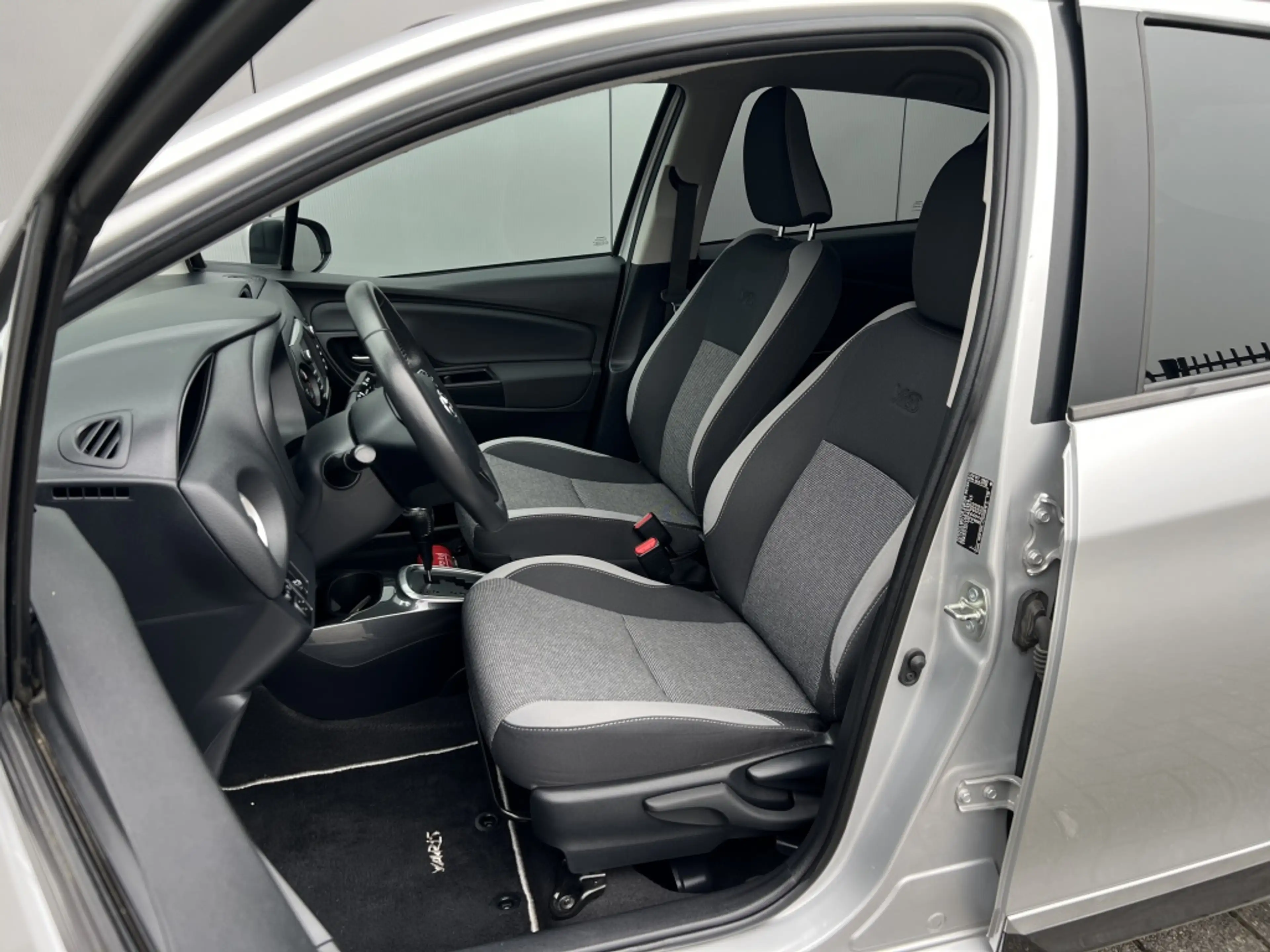Toyota Yaris 1.5 Hyb. Dynamic — photo 8