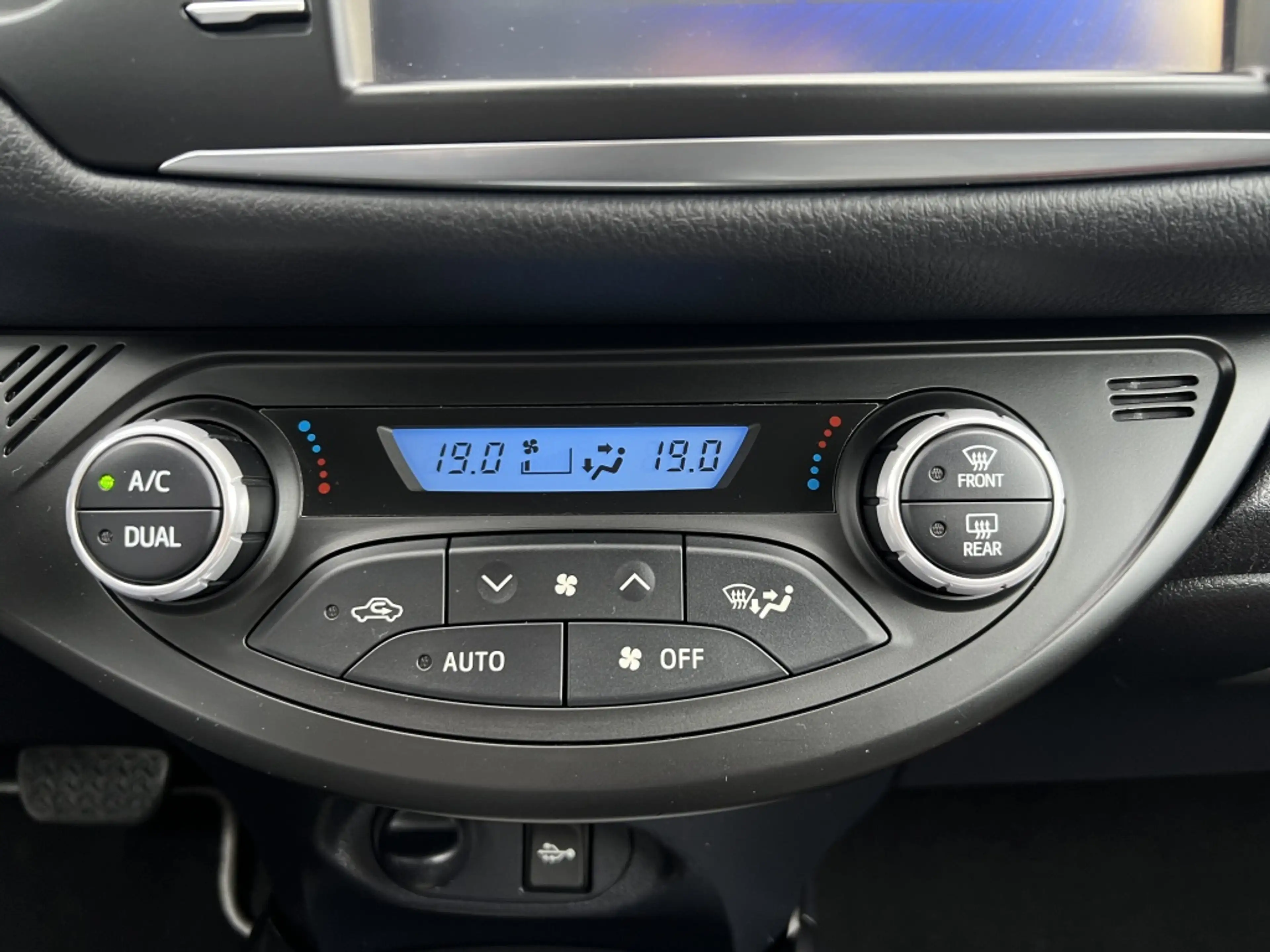 Toyota Yaris 1.5 Hyb. Dynamic — photo 16