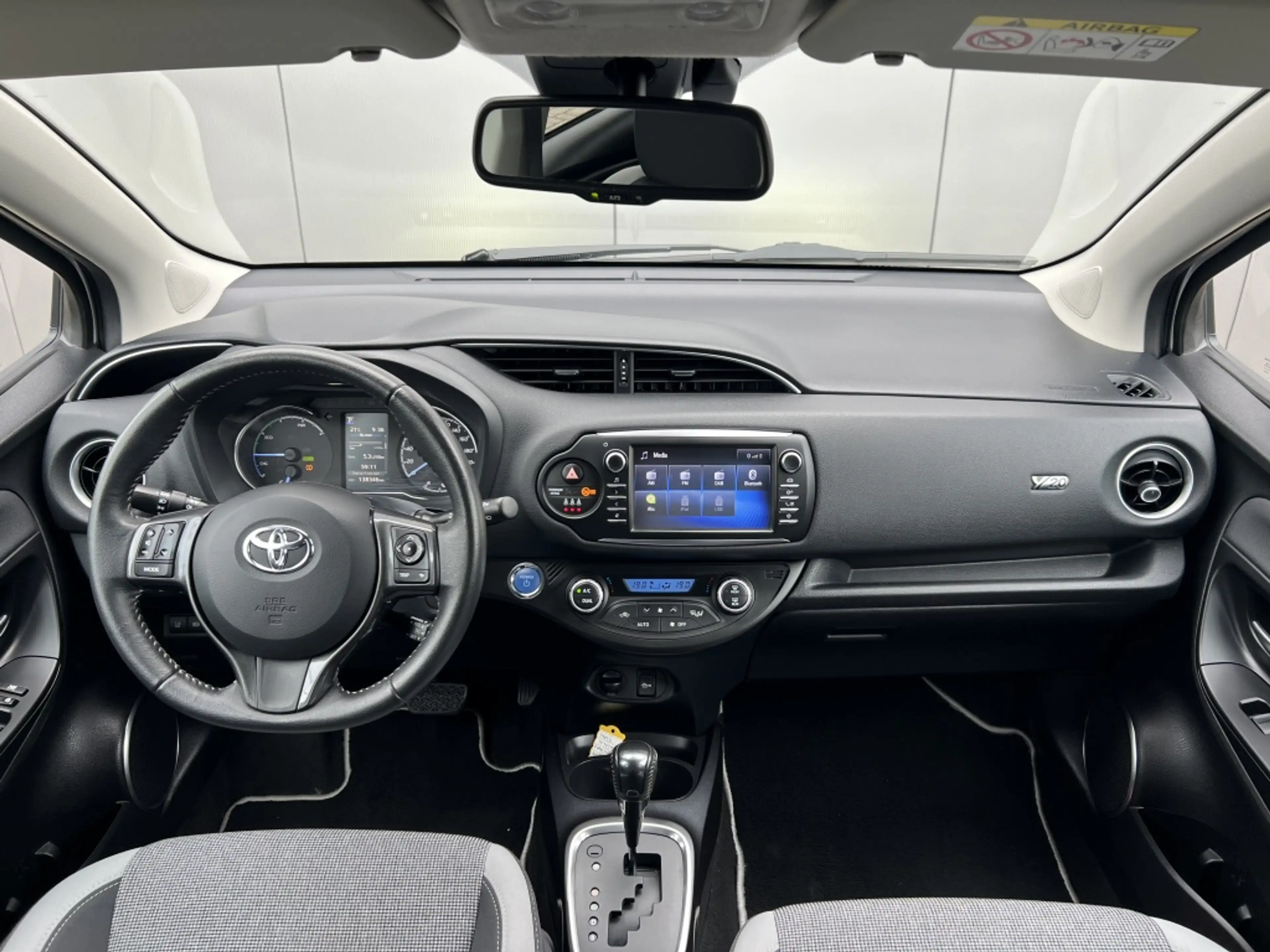 Toyota Yaris 1.5 Hyb. Dynamic — photo 3