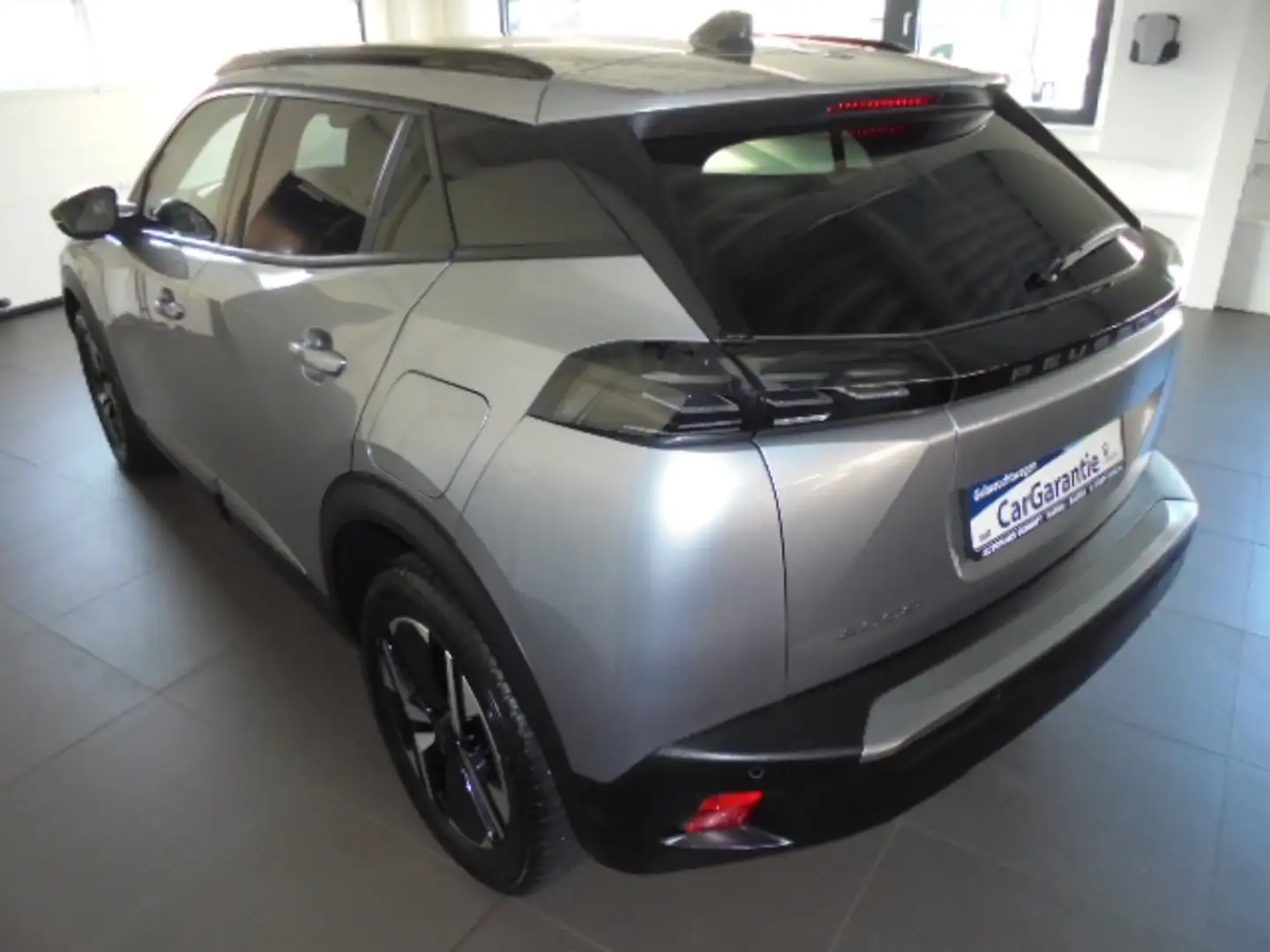 Peugeot 2008 Allure BlueHDi 130 EAT8 Automatik - Neues Modell Silber - 2