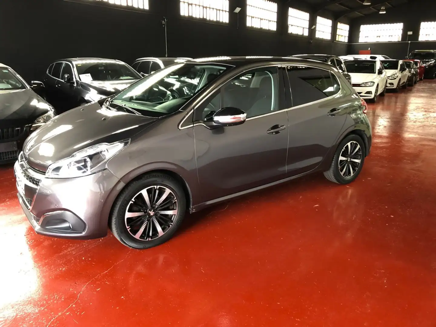 Peugeot 208 1.2 PureTech S&S Allure 110 Gris - 1