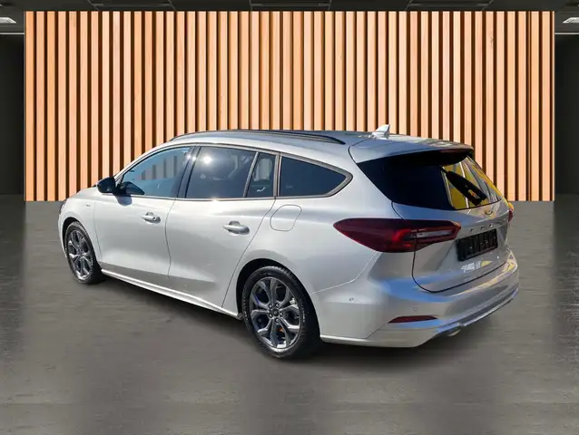 Ford Focus view 10