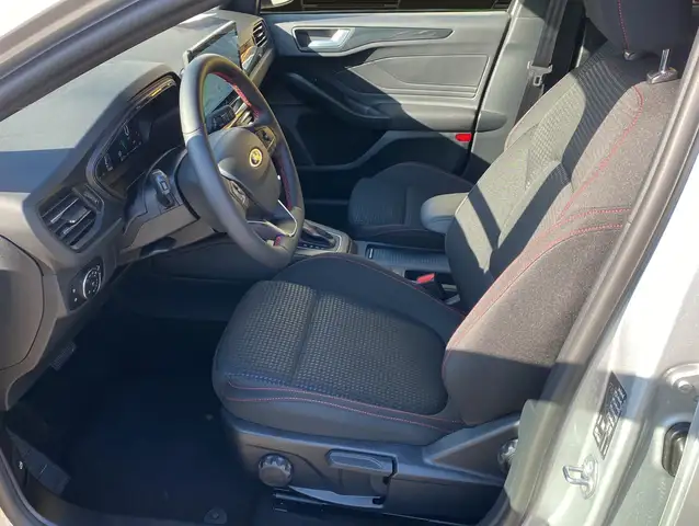 Ford Focus view 3