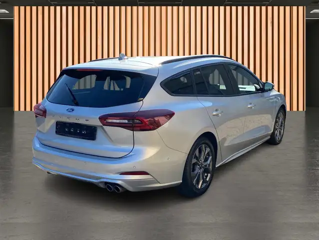 Ford Focus view 12
