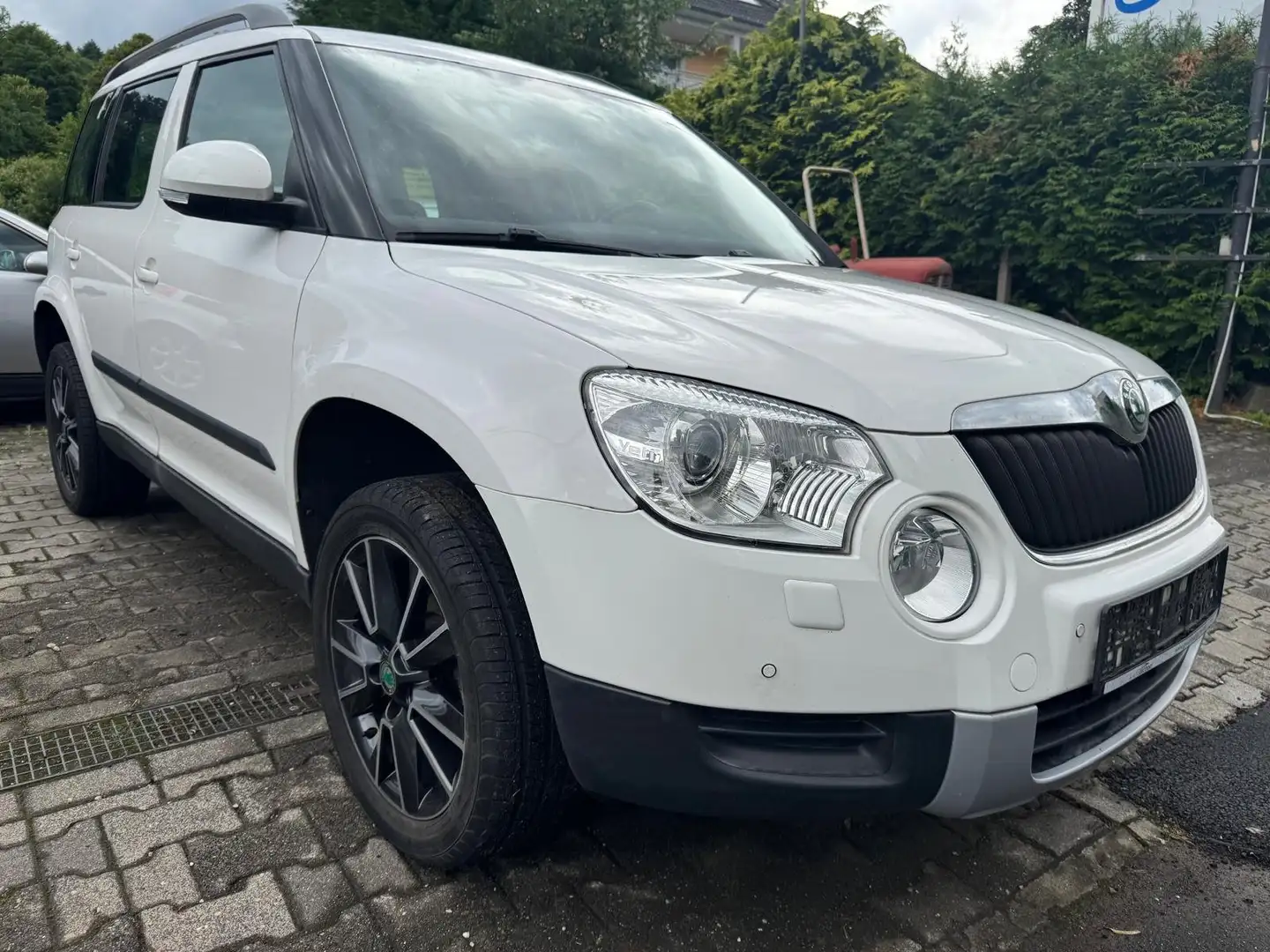 Skoda Yeti Experience 4x4 / Standheizung*Tüv+Insp+Garanti* Weiß - 2