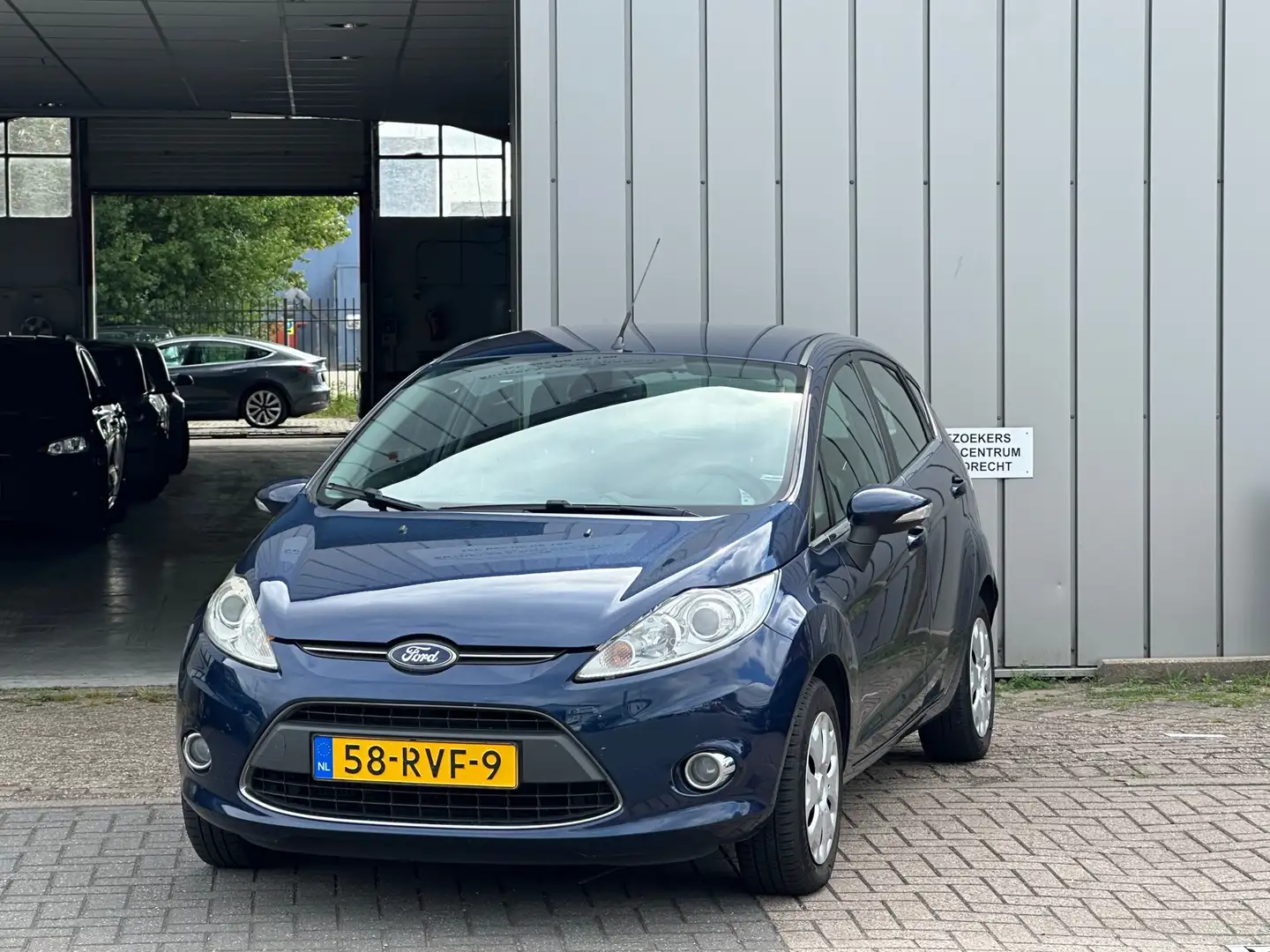 Ford Fiesta 1.6 TDCi ECOnetic Titanium Bleu - 2