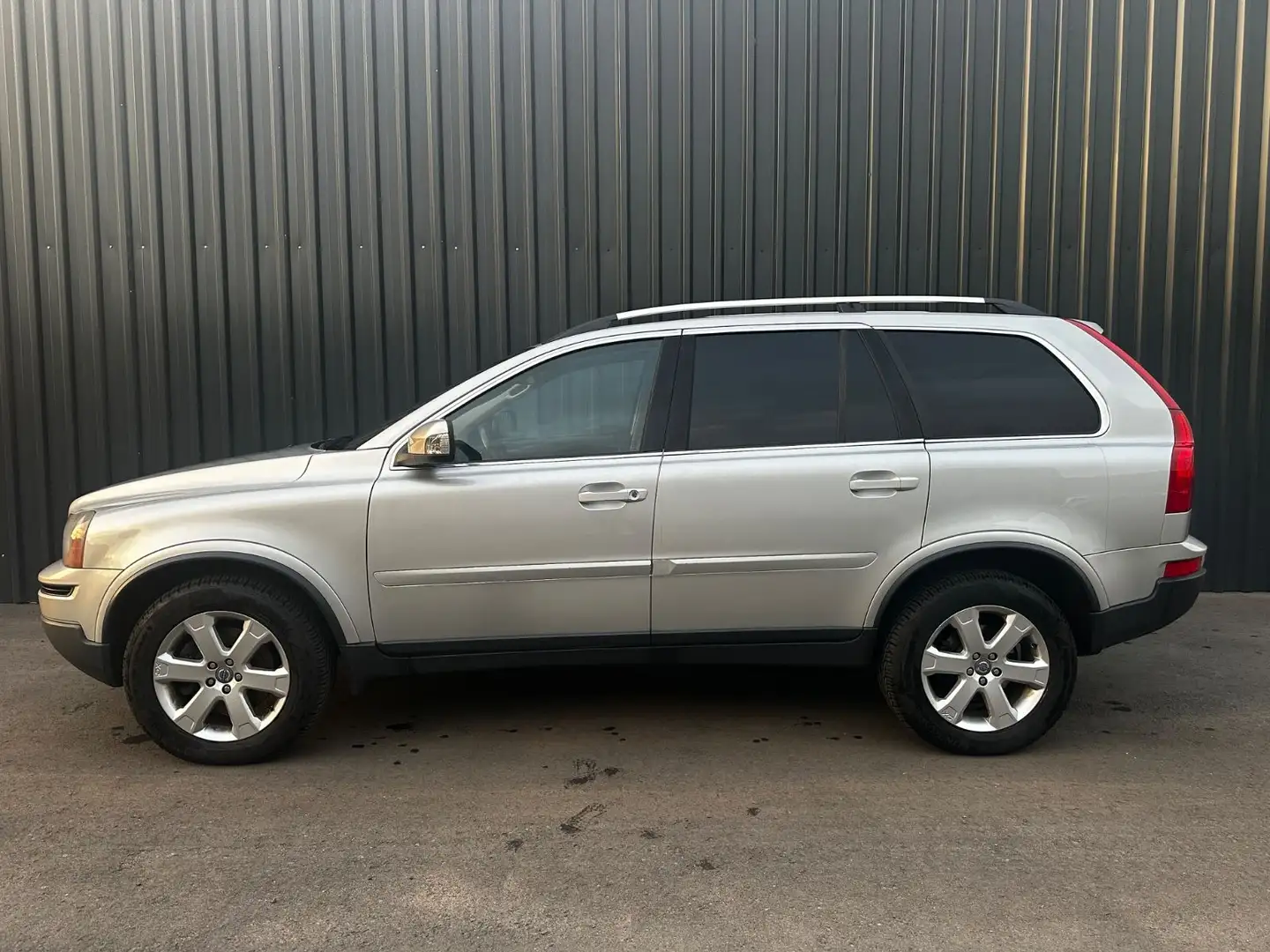 Volvo XC90 D3 Momentum,Leder,AHK,7 Sitzer Silber - 1