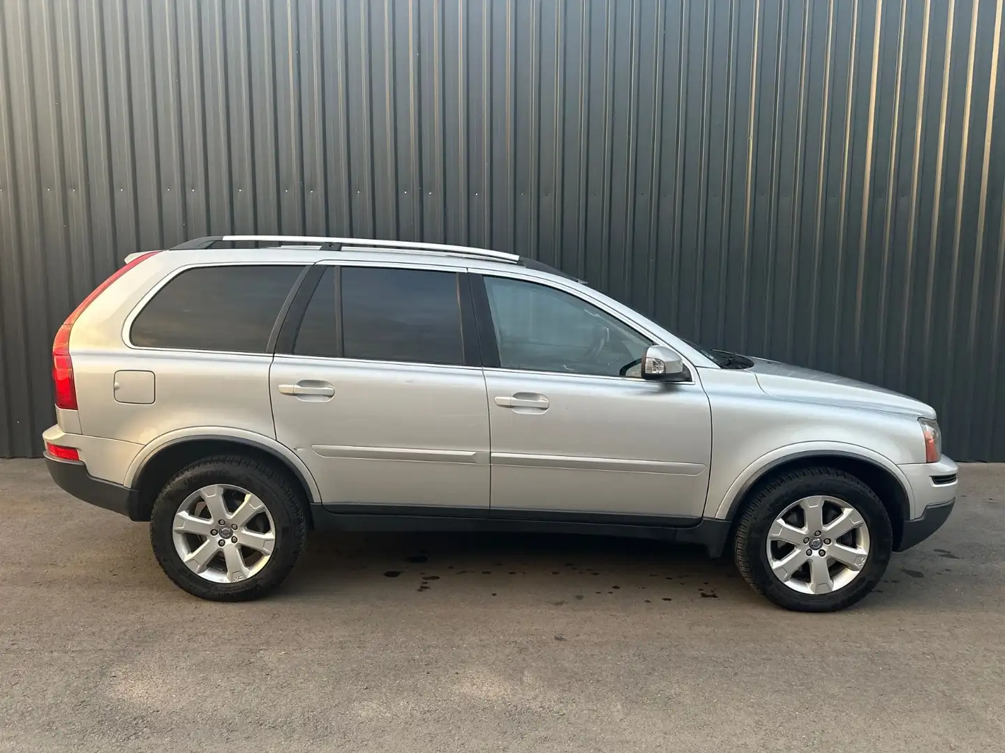 Volvo XC90 D3 Momentum,Leder,AHK,7 Sitzer Silber - 2