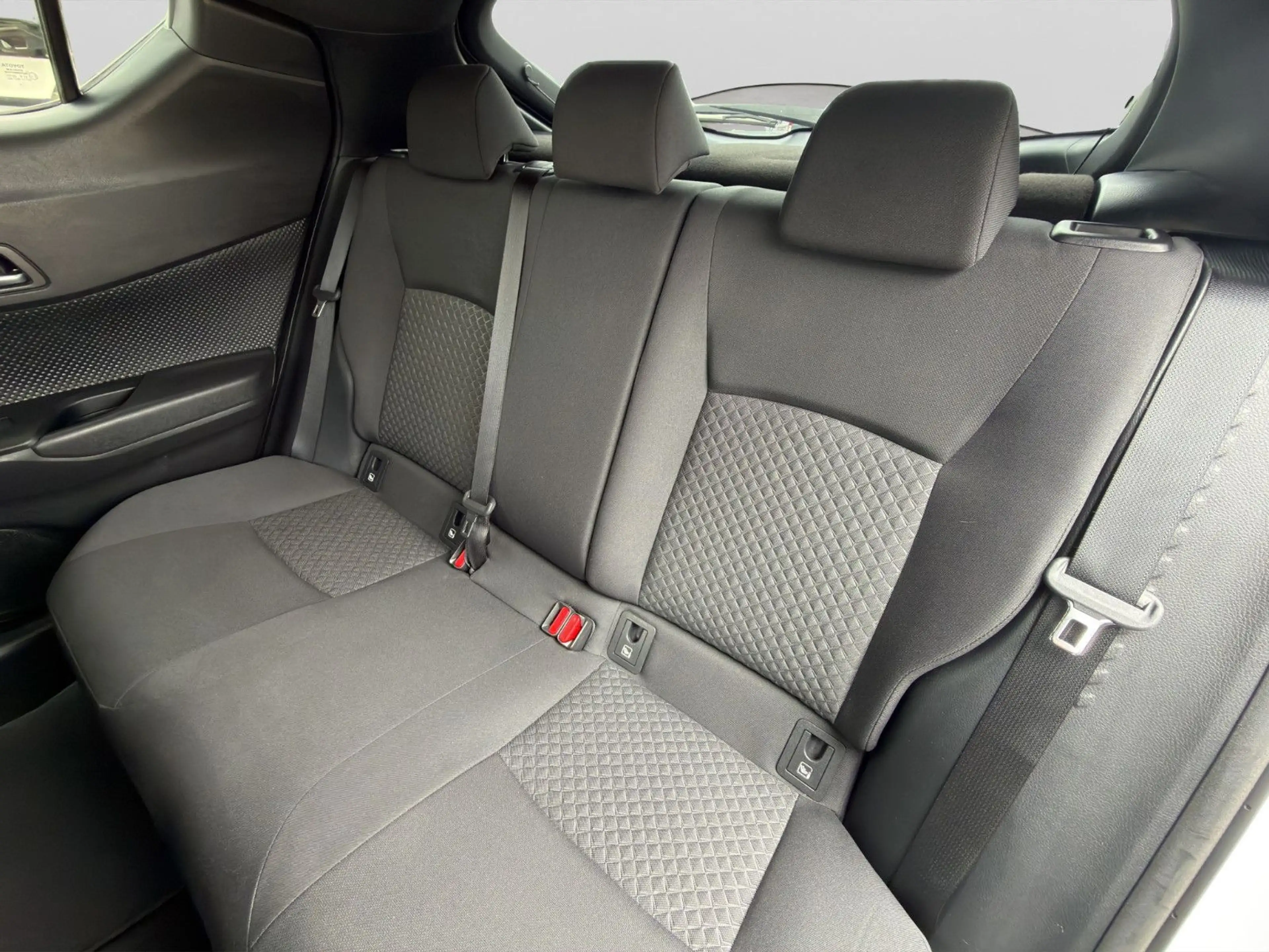 Toyota C-HR 2.0 Hybrid Aut. KLIMAAUT SITZH KAM LED DAB — photo 14