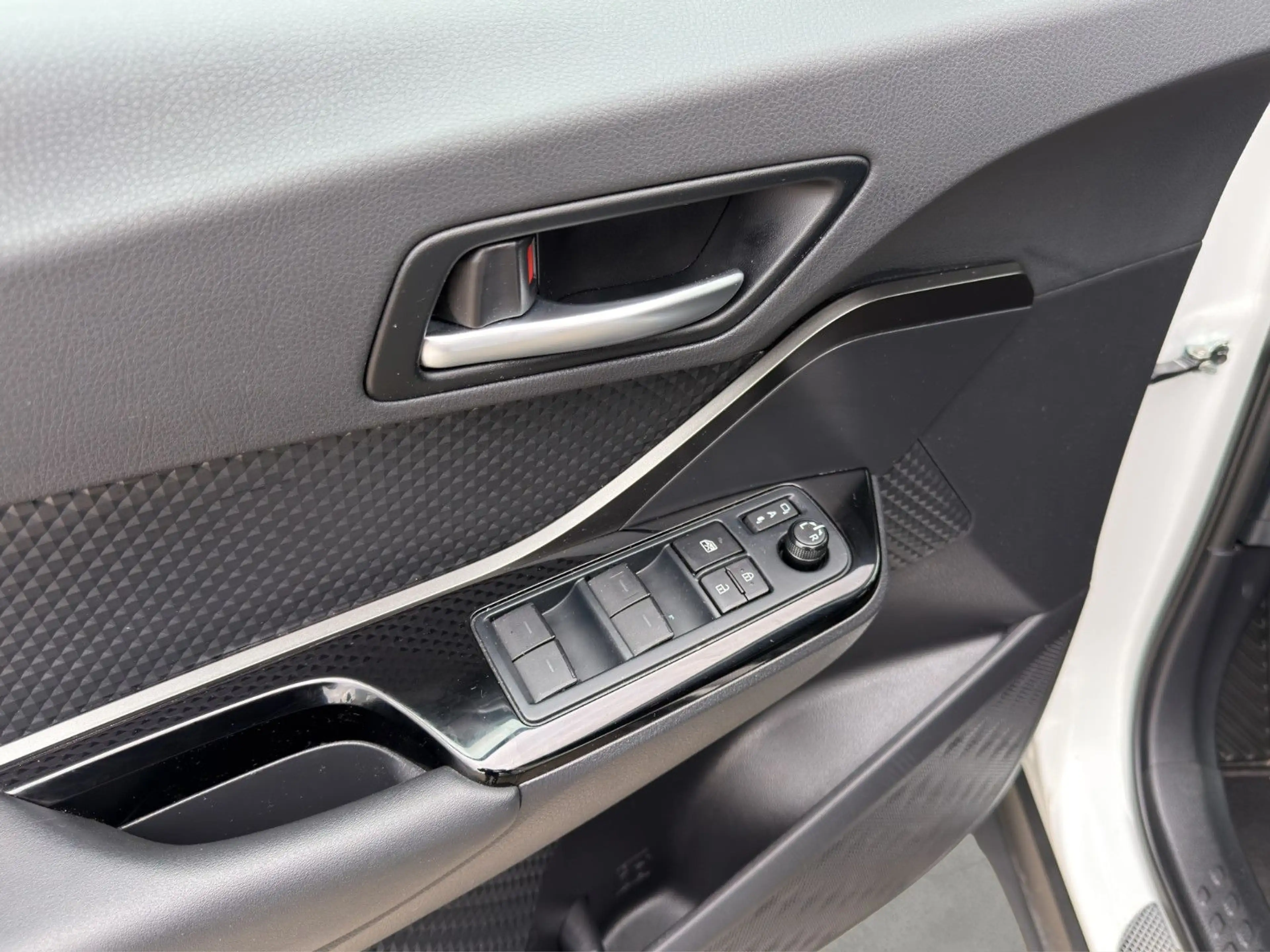 Toyota C-HR 2.0 Hybrid Aut. KLIMAAUT SITZH KAM LED DAB — photo 13