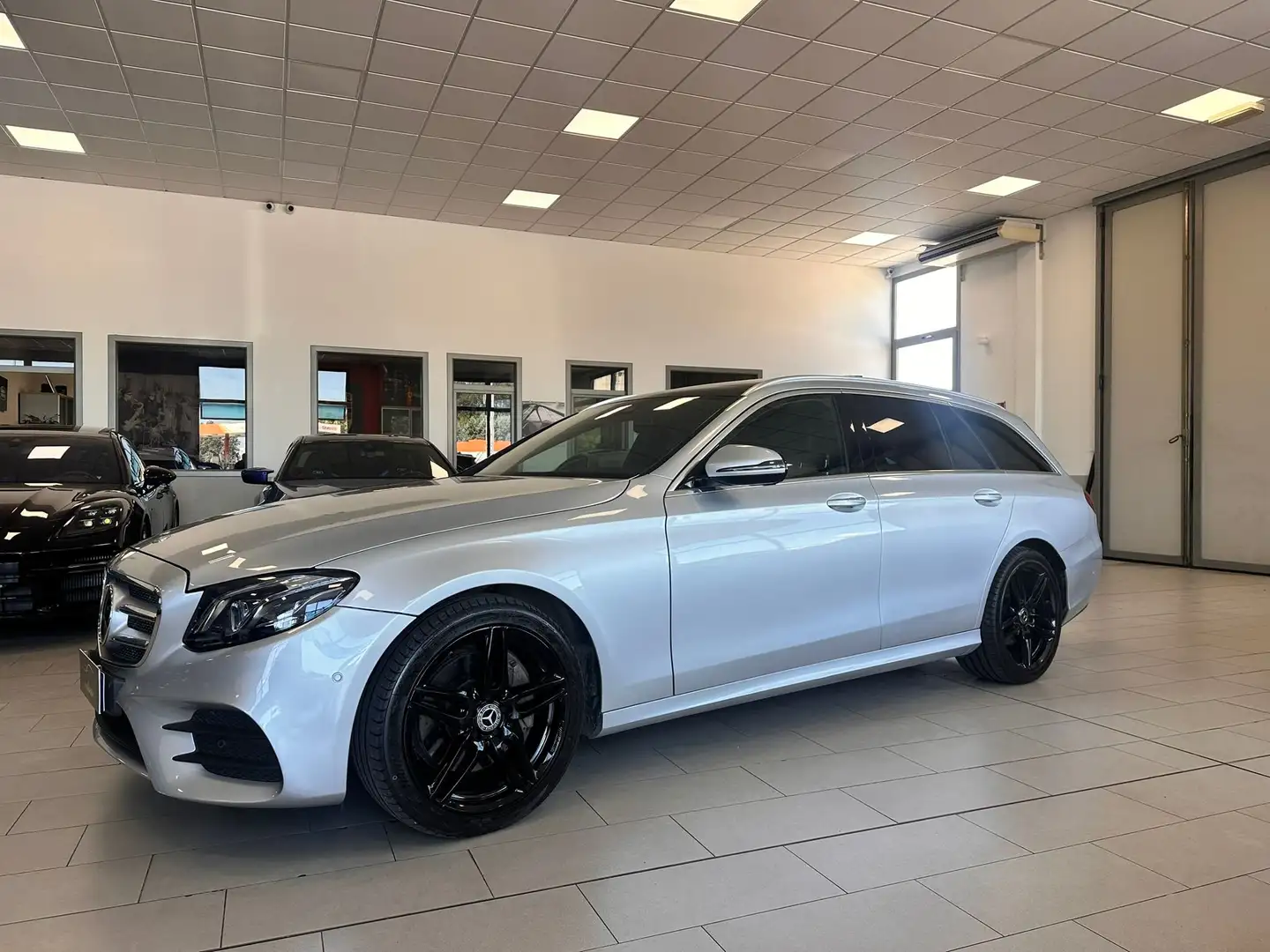 Mercedes-Benz E 220 E SW 220 d AMG Premium Plus 4matic Tetto Panorama Argento - 1