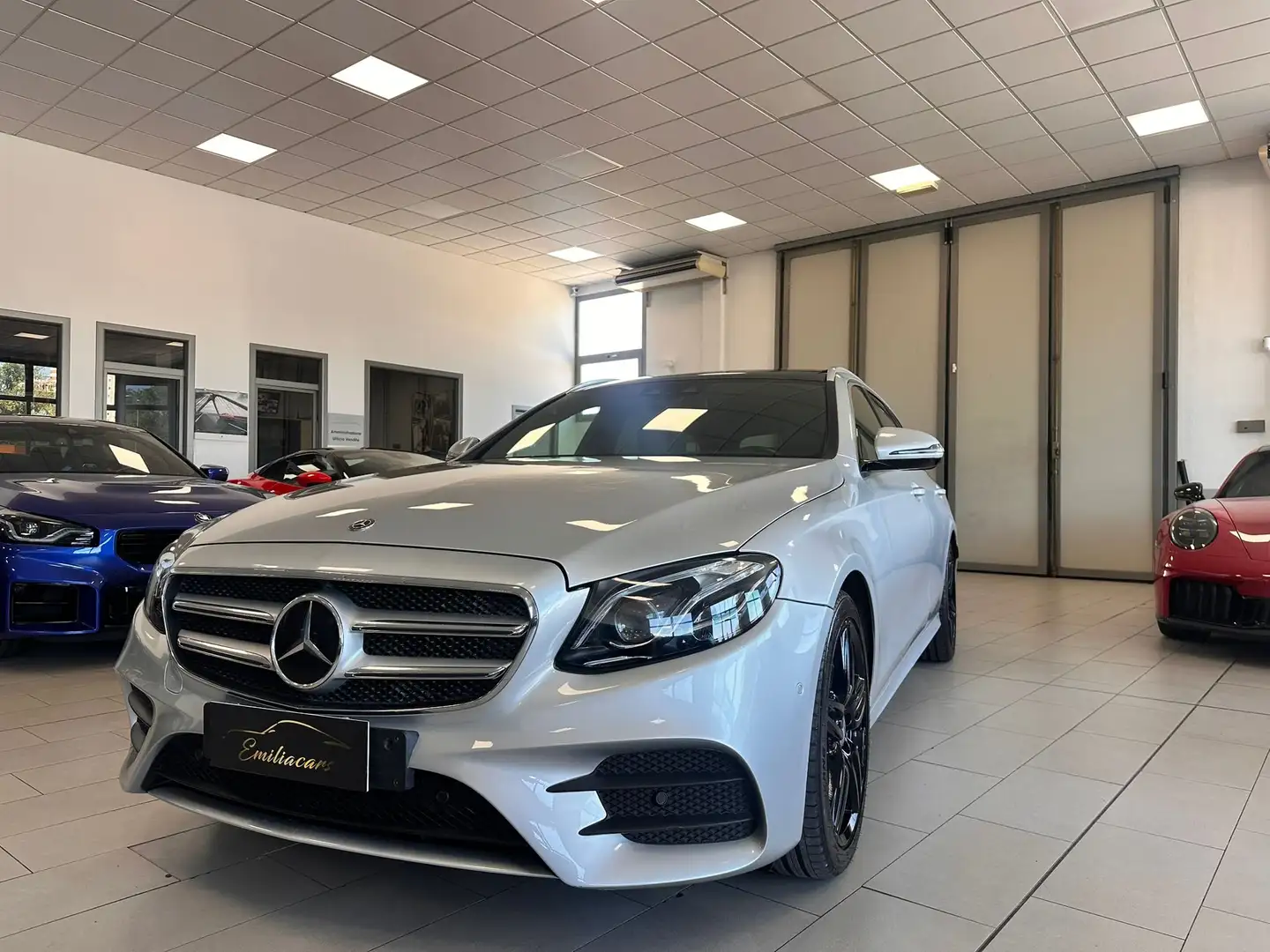 Mercedes-Benz E 220 E SW 220 d AMG Premium Plus 4matic Tetto Panorama Argento - 2