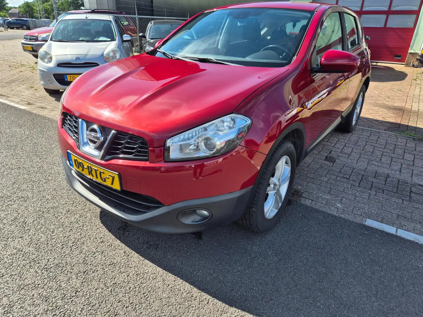Nissan Qashqai 1.6 Acenta Clima Cruise Nap Rood - 1