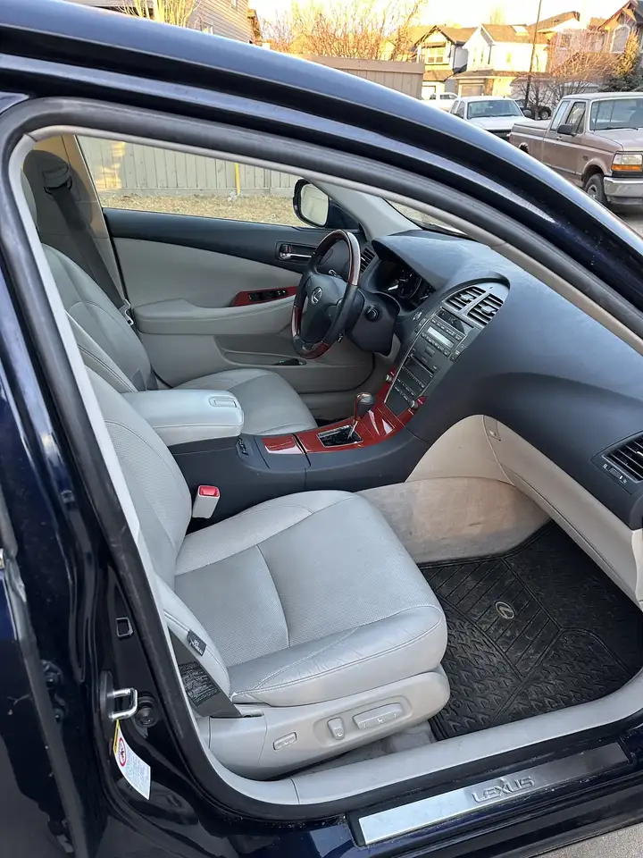 Lexus ES снимка Lexus ES