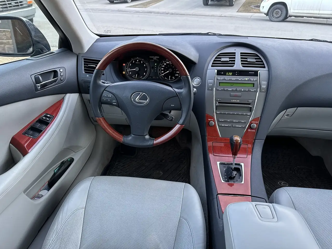 Lexus ES снимка Lexus ES