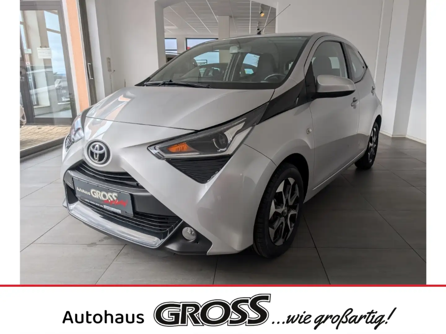 Toyota Aygo x-play club 1.0 EU6d-T Apple CarPlay Android Auto Zilver - 1