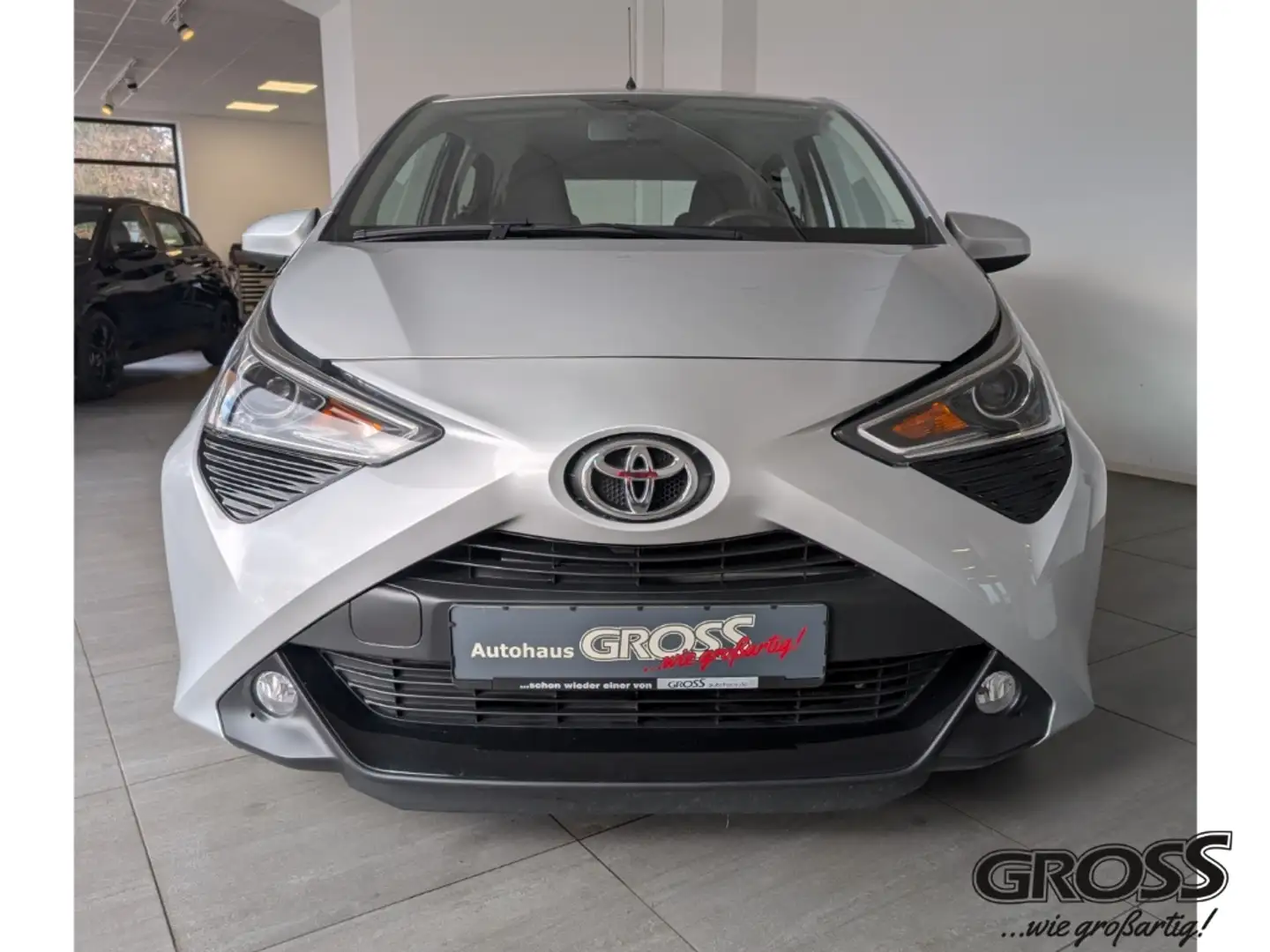 Toyota Aygo x-play club 1.0 EU6d-T Apple CarPlay Android Auto Zilver - 2