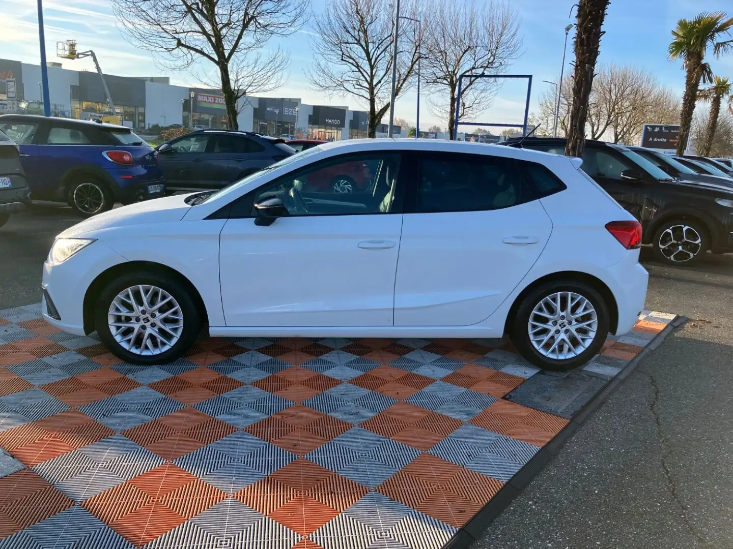 SEAT Ibiza 1.0 TSI 110 BV6 FR GPS Caméra Cockpit Blanc - 2