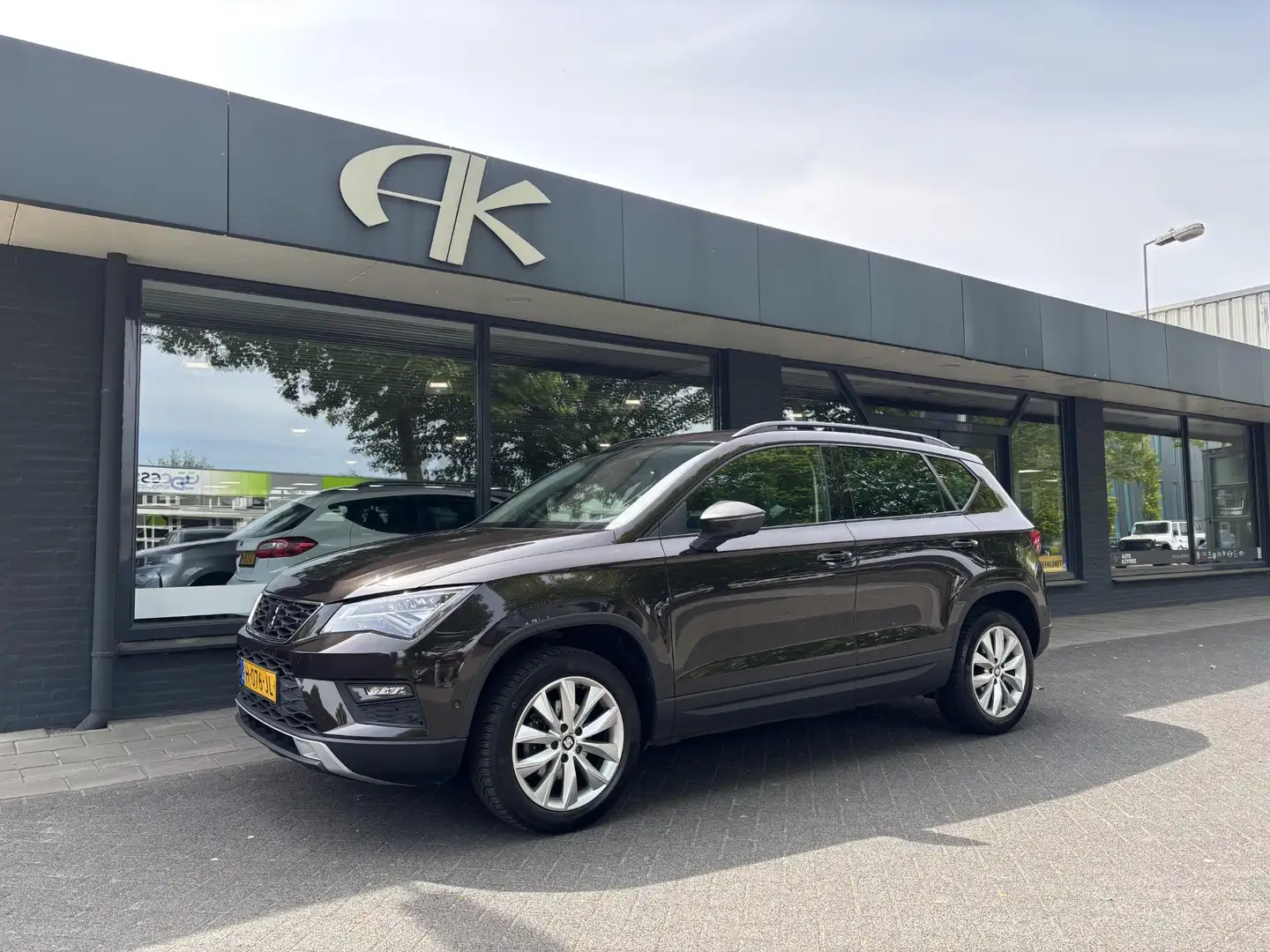 SEAT Ateca 1.0 EcoTSI Style Business Intense Bruin - 1