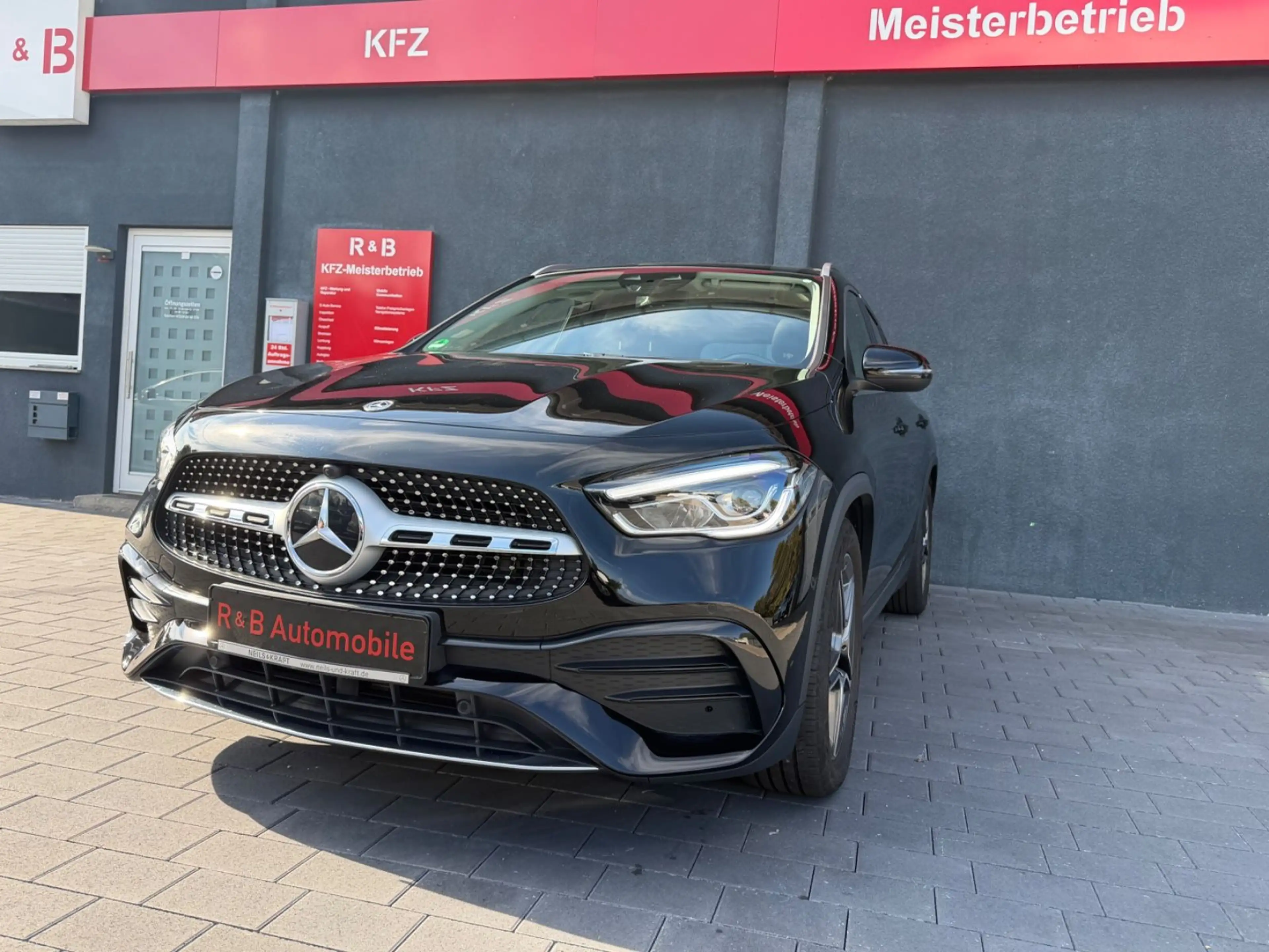 Mercedes-Benz GLA 250 4Matic AMG-Line*Pano*AHK*RFK*Led*ACC*Ass