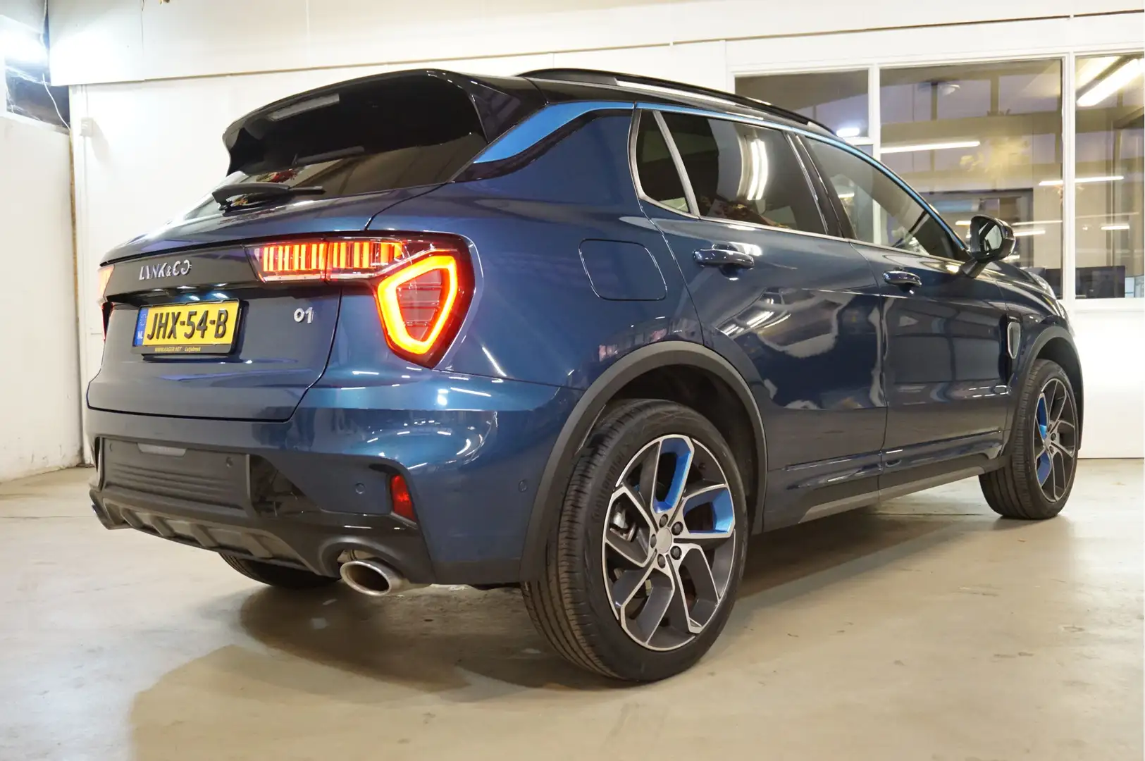 Lynk & Co 01 1.5 Pilot Assist and Adaptive Cruise Control 261Pk Blauw - 2