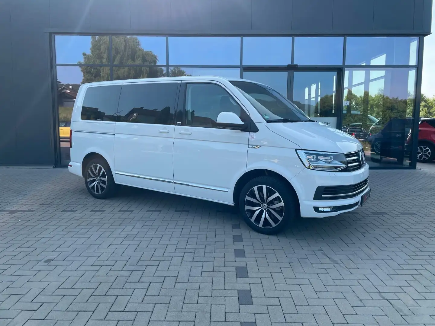 Volkswagen T6 Multivan Generation Six 4Motion Weiß - 1
