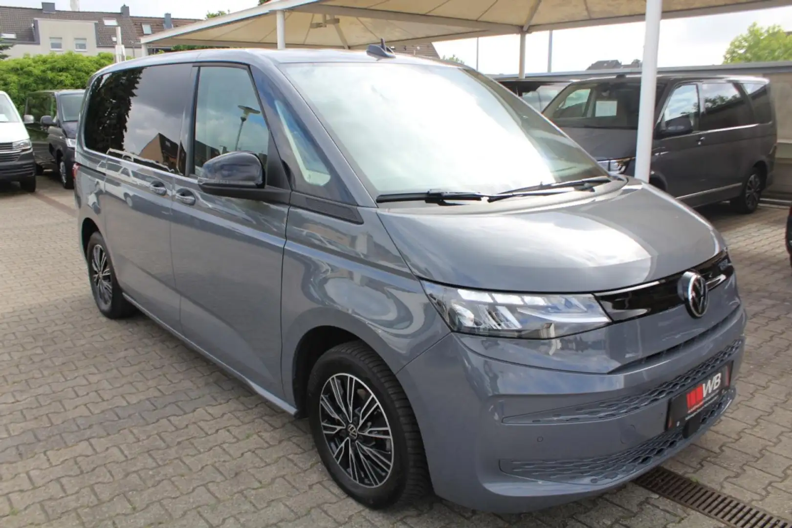 Volkswagen T7 Multivan 2.0 TDI DSG / NAVI / KAMERA / CLIMATRONIC Klima Серый - 2