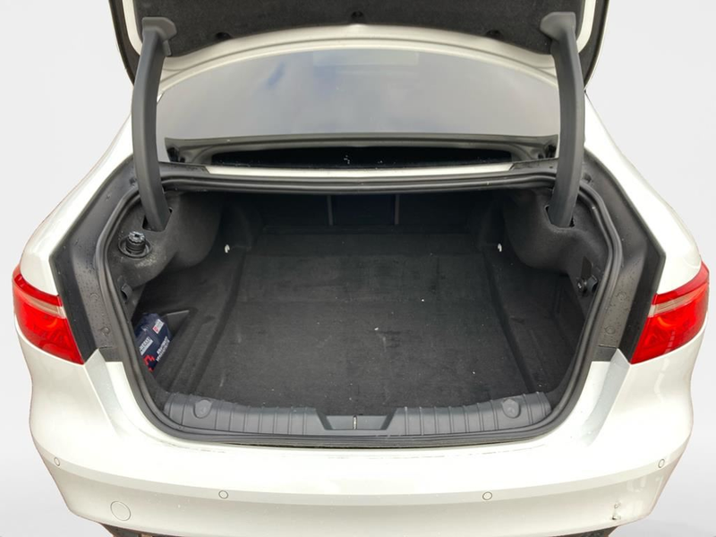 Jaguar XF Prestige — photo 14
