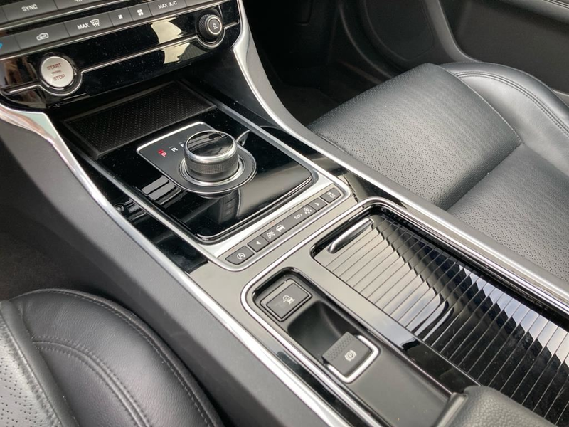 Jaguar XF Prestige — photo 8